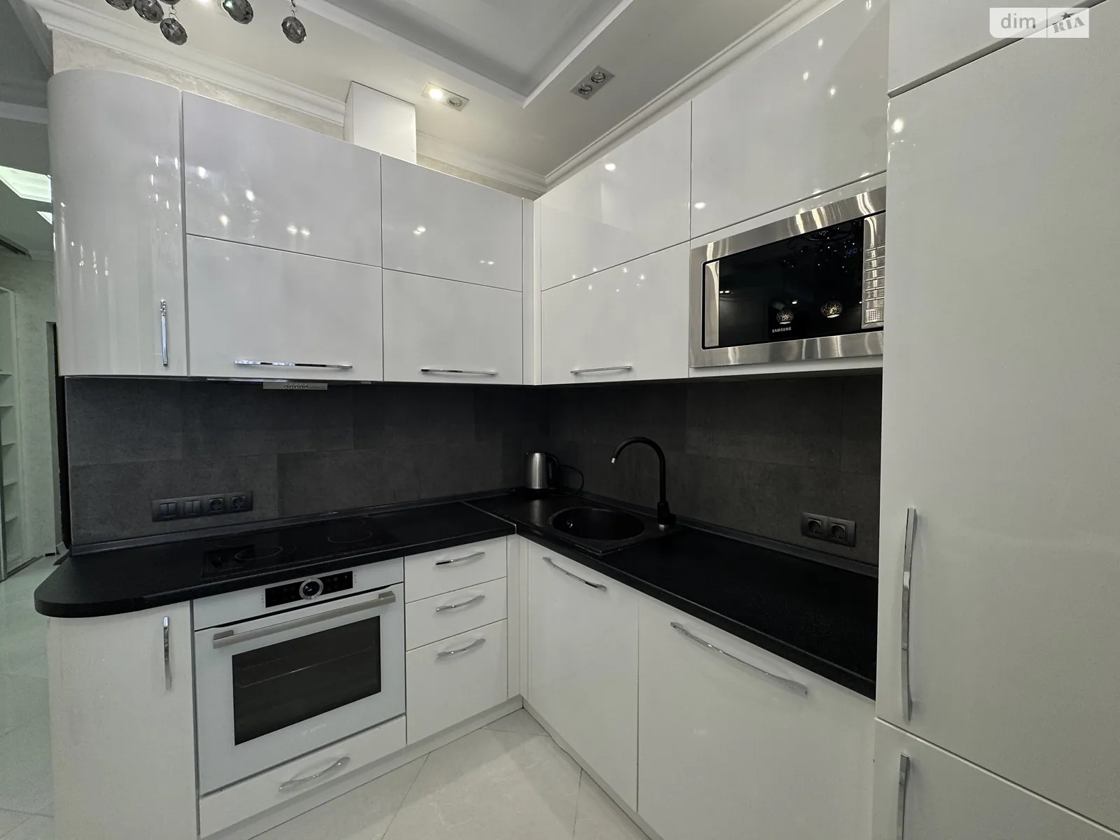 Сдается в аренду 1-комнатная квартира 42 кв. м в Одессе, ул. Валерия Самофалова, 16А/1 - фото 1