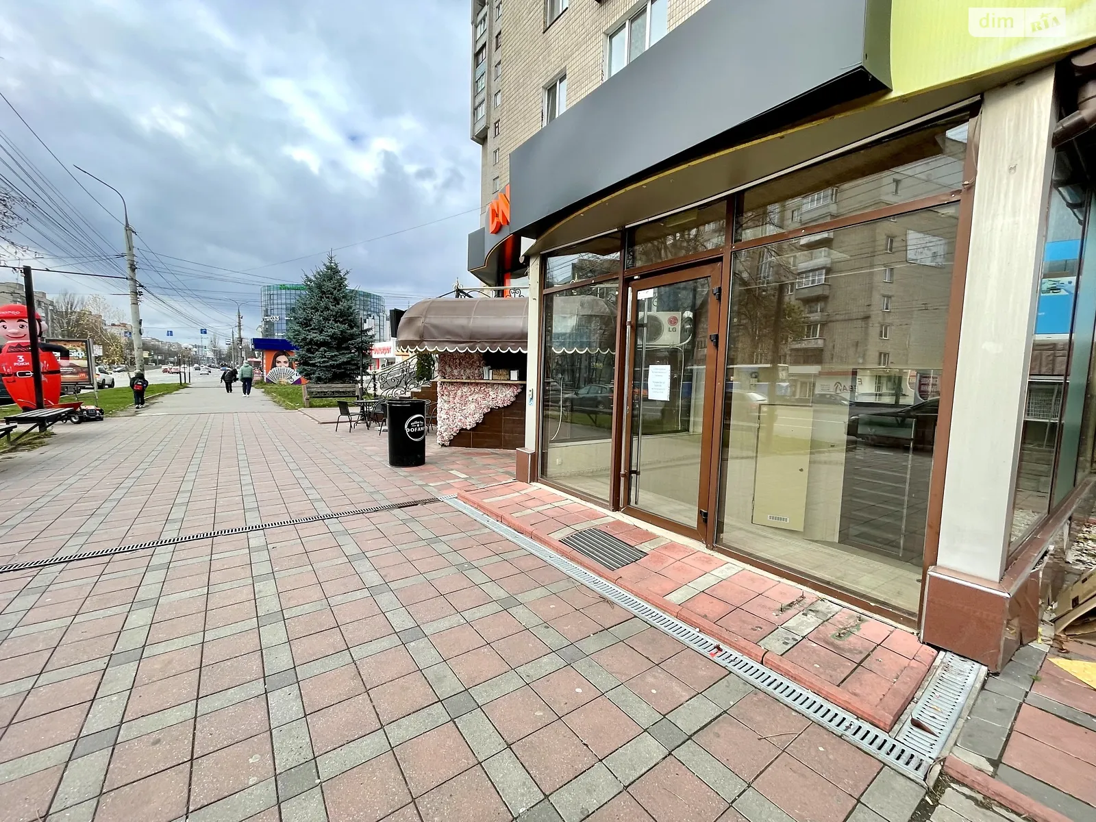 Сдается в аренду помещения свободного назначения 130 кв. м в 5-этажном здании, цена: 69500 грн - фото 1