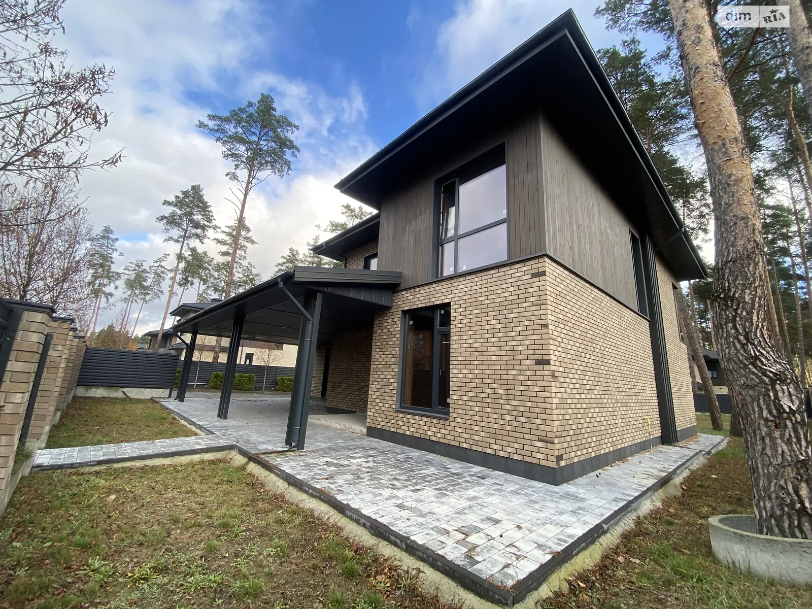 Продается дом на 2 этажа 215 кв. м с участком, цена: 440000 $ - фото 1