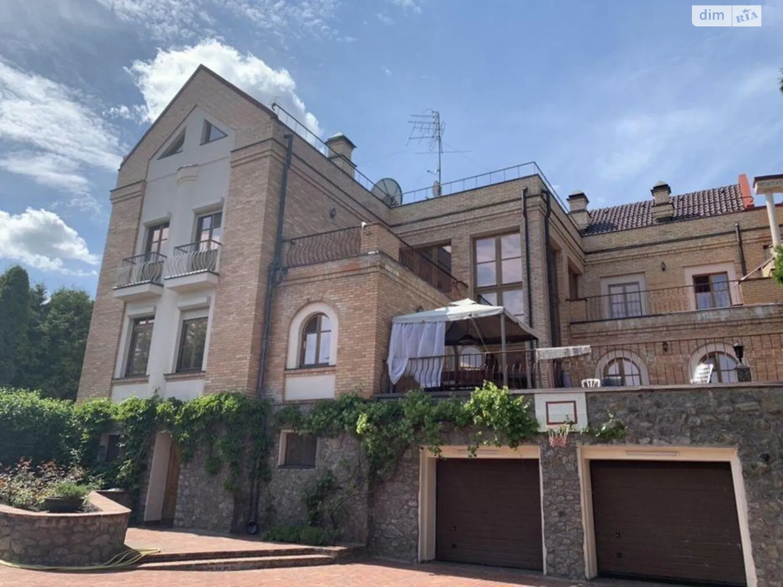 Продается дом на 4 этажа 800 кв. м с садом, цена: 950000 $ - фото 1