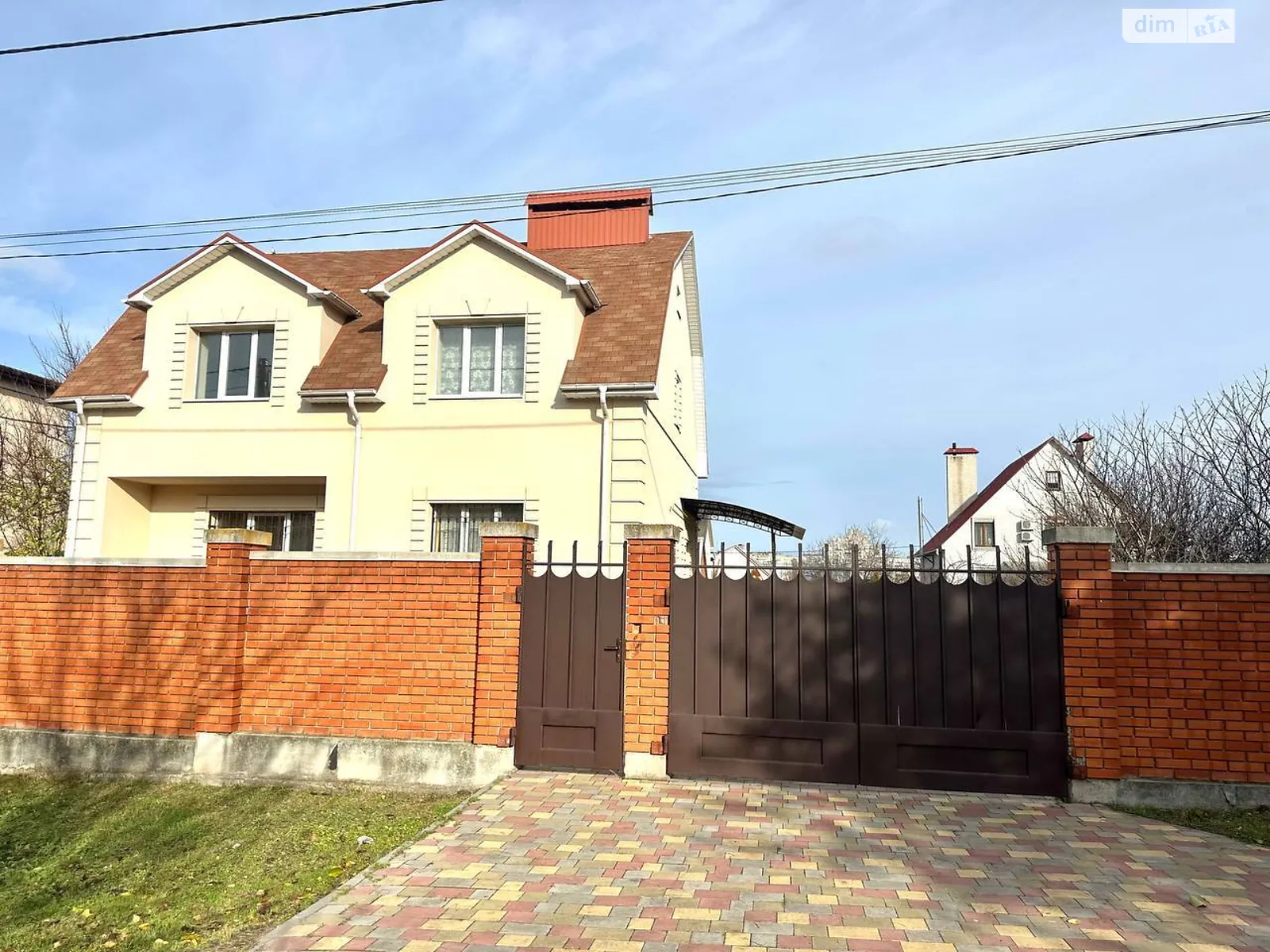 Продается дом на 2 этажа 245.9 кв. м с подвалом, цена: 180000 $ - фото 1