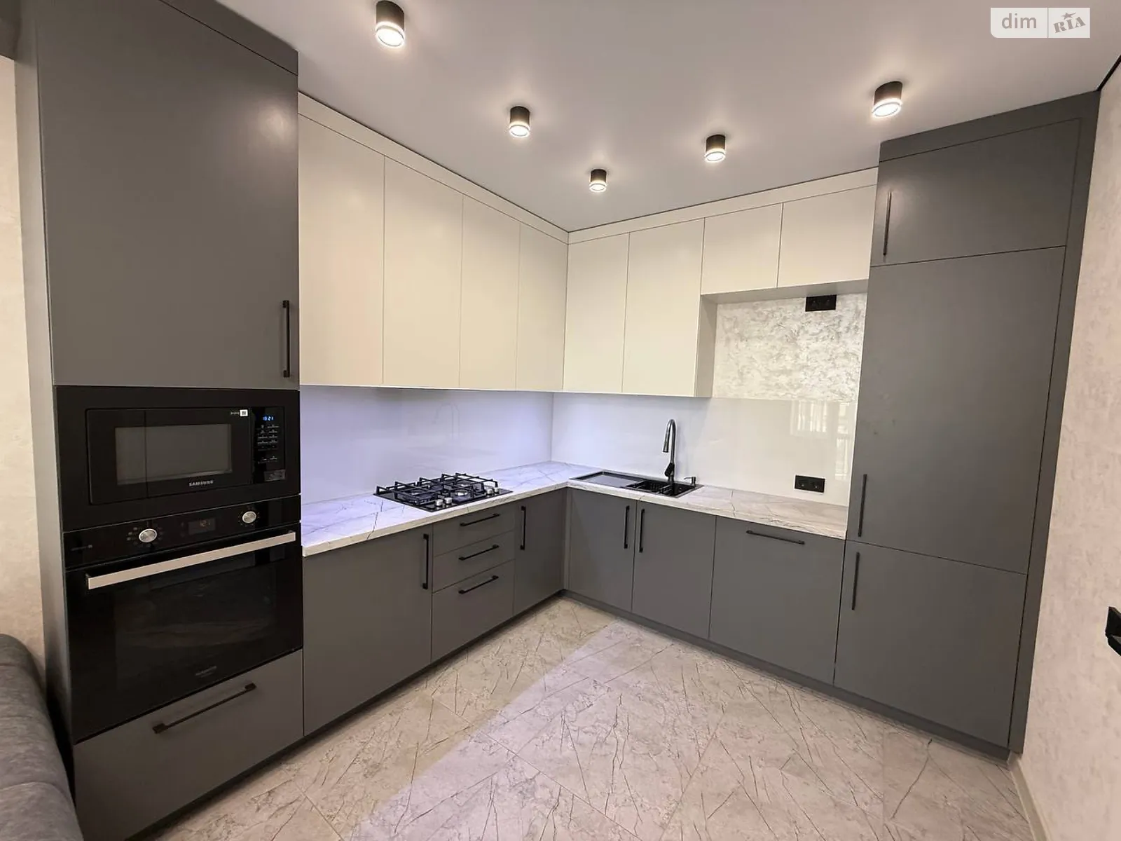 Продається 1-кімнатна квартира 46 кв. м у Рівному, вул. Олени Теліги, 18 - фото 1