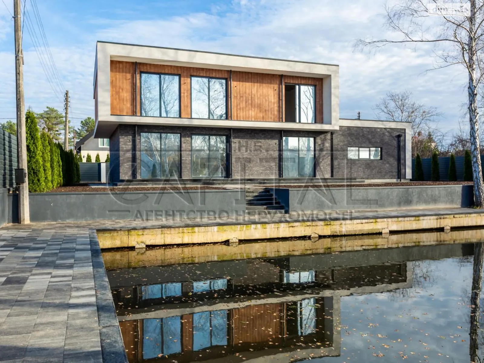 Продается дом на 2 этажа 300 кв. м с гаражом, цена: 550000 $ - фото 1