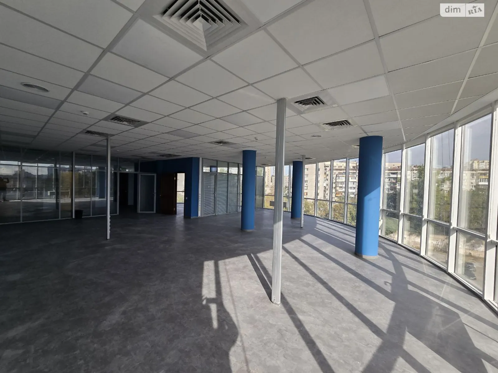 Сдается в аренду офис 297 кв. м в бизнес-центре, цена: 5049 $ - фото 1