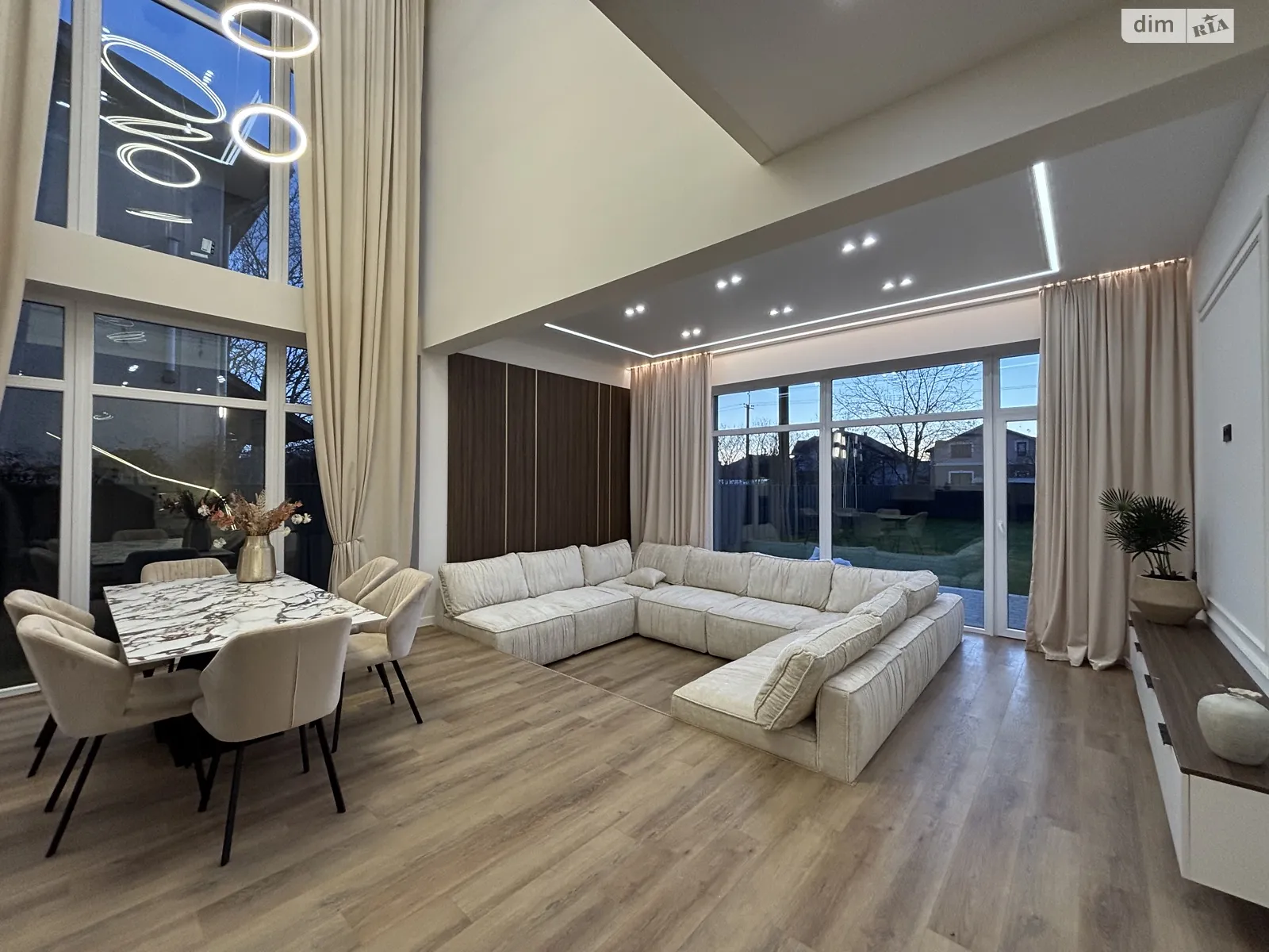 Продается дом на 2 этажа 188 кв. м с камином, цена: 329900 $ - фото 1