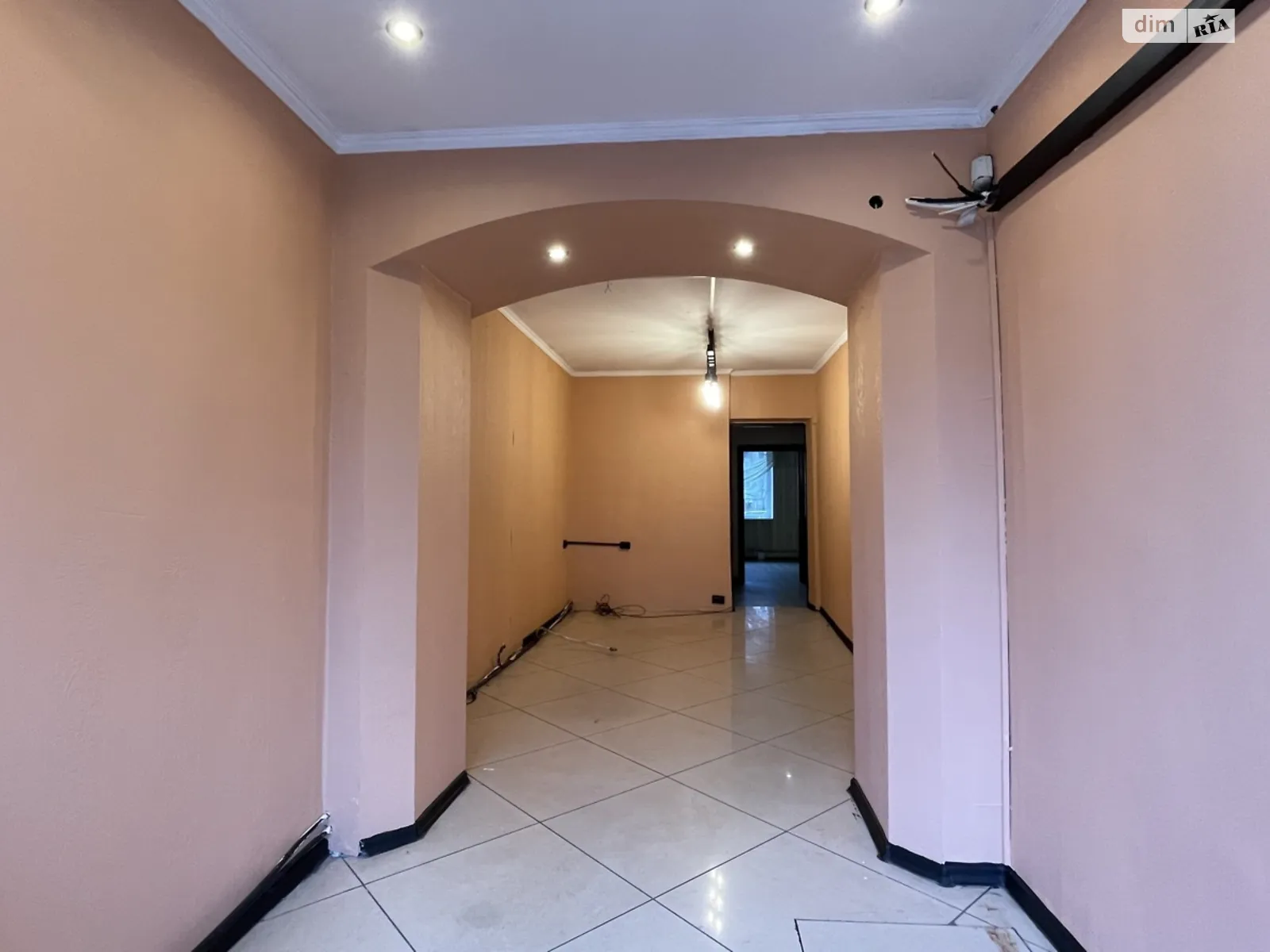 Здається в оренду приміщення вільного призначення 35 кв. м в 9-поверховій будівлі, цена: 22000 грн - фото 1