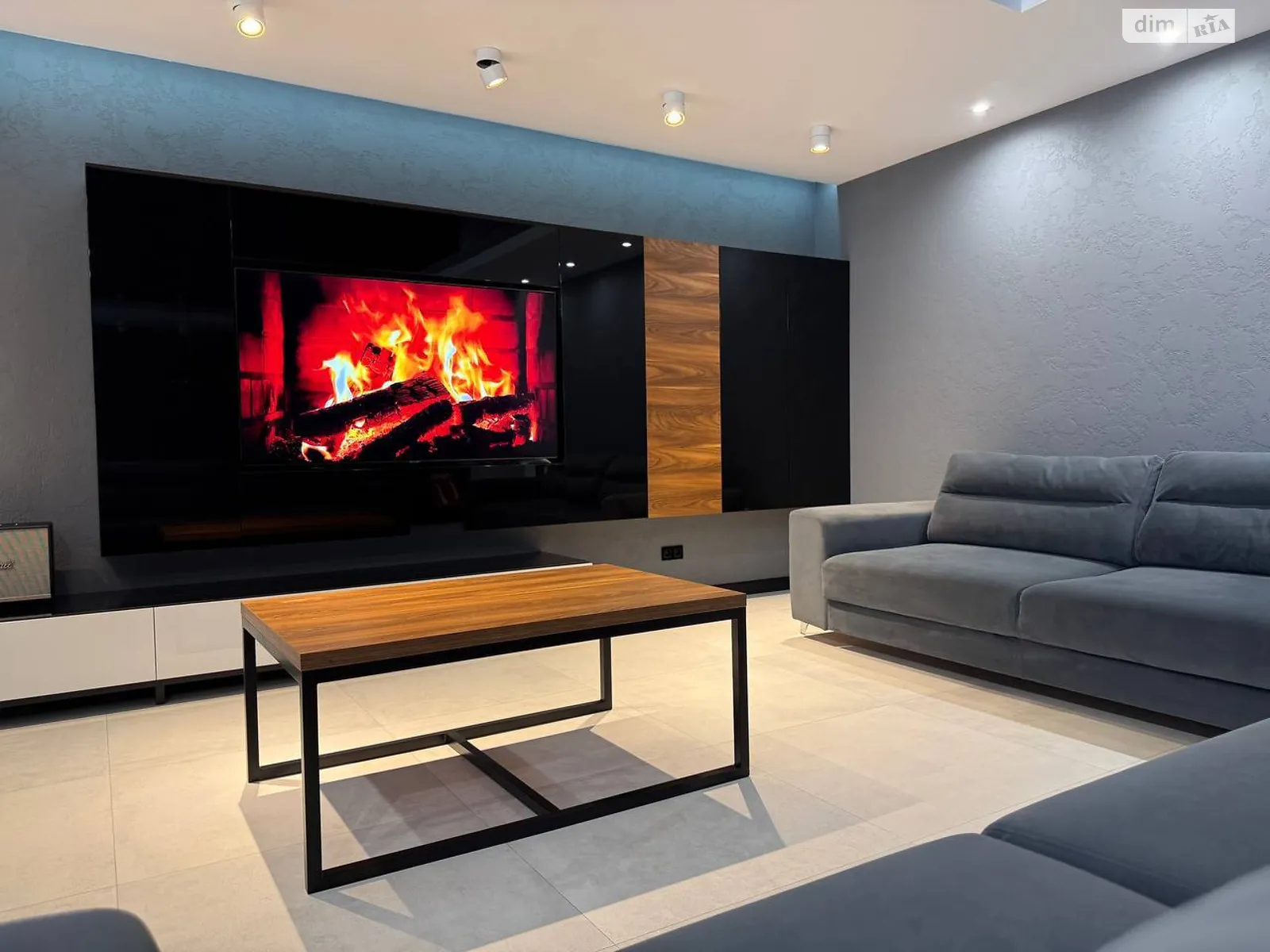 Сдается в аренду 3-комнатная квартира 175 кв. м в, цена: 2000 $ - фото 1