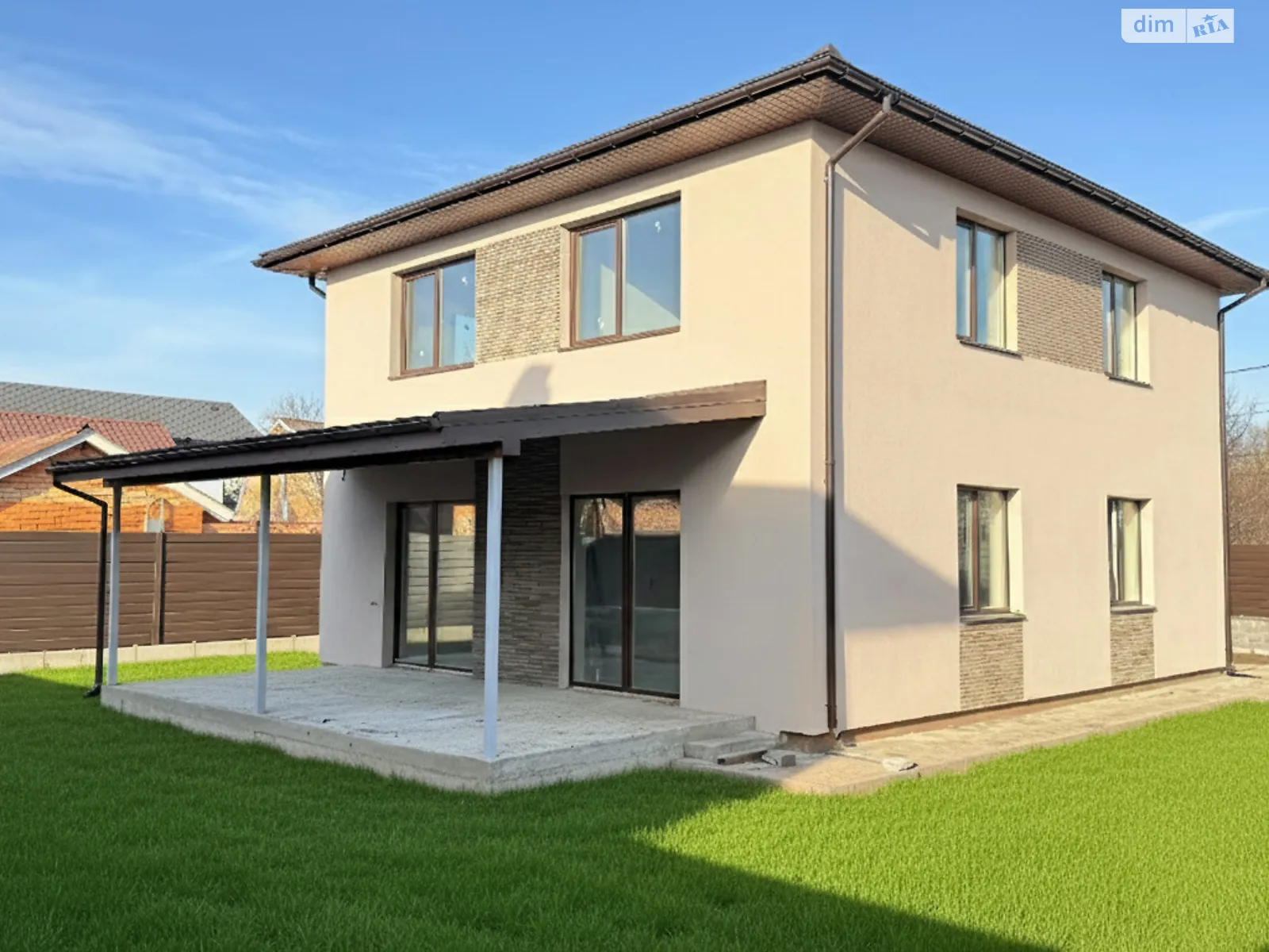 Продается дом на 2 этажа 154 кв. м с гаражом, цена: 175000 $ - фото 1