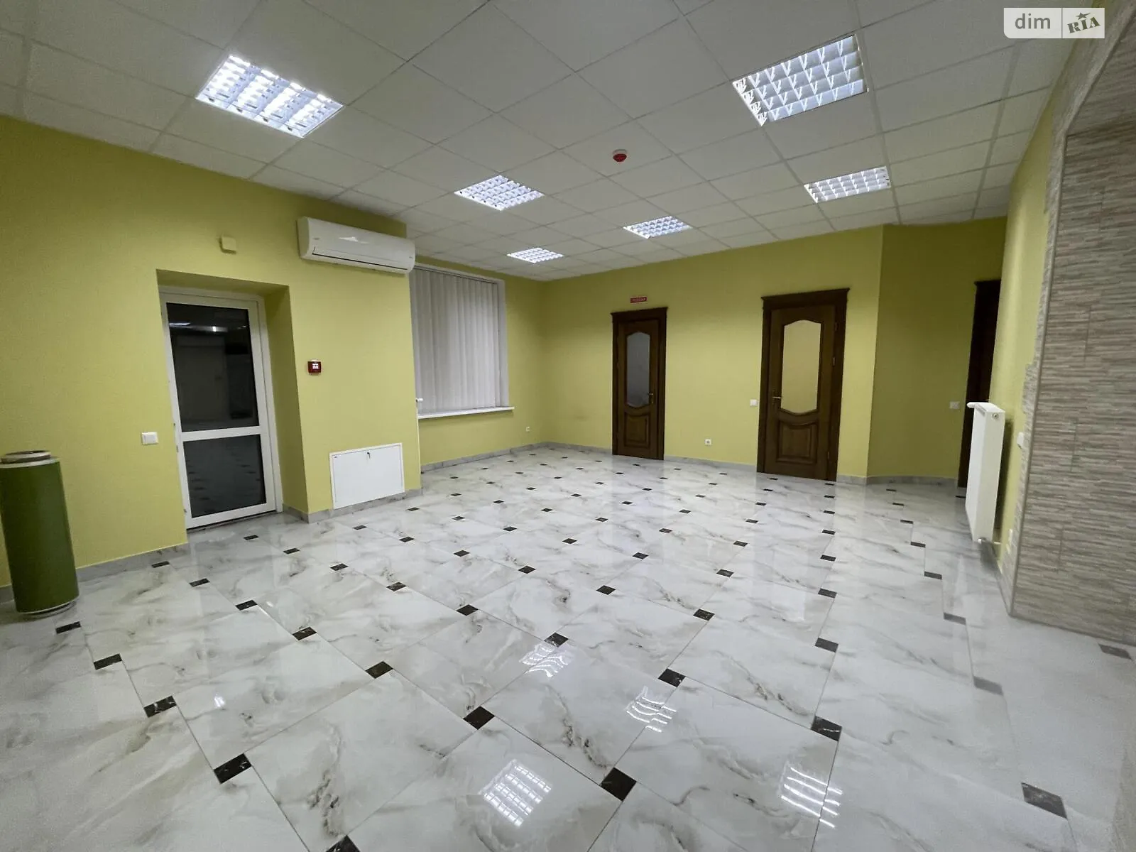 Сдается в аренду помещения свободного назначения 110 кв. м в 10-этажном здании, цена: 45000 грн - фото 1