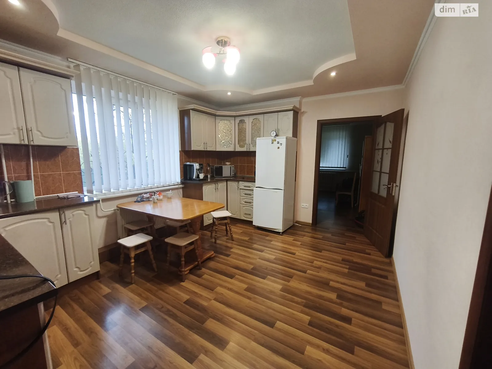 Продается дом на 2 этажа 215 кв. м с беседкой, цена: 220000 $ - фото 1
