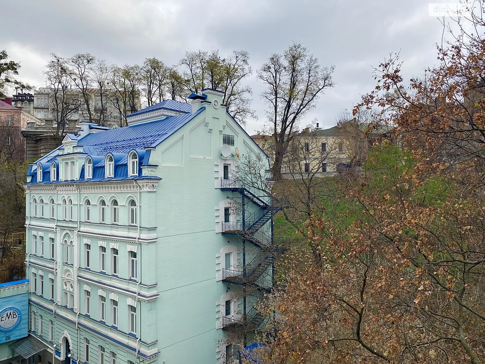 Сдается в аренду офис 202 кв. м в бизнес-центре, цена: 3030 $ - фото 1