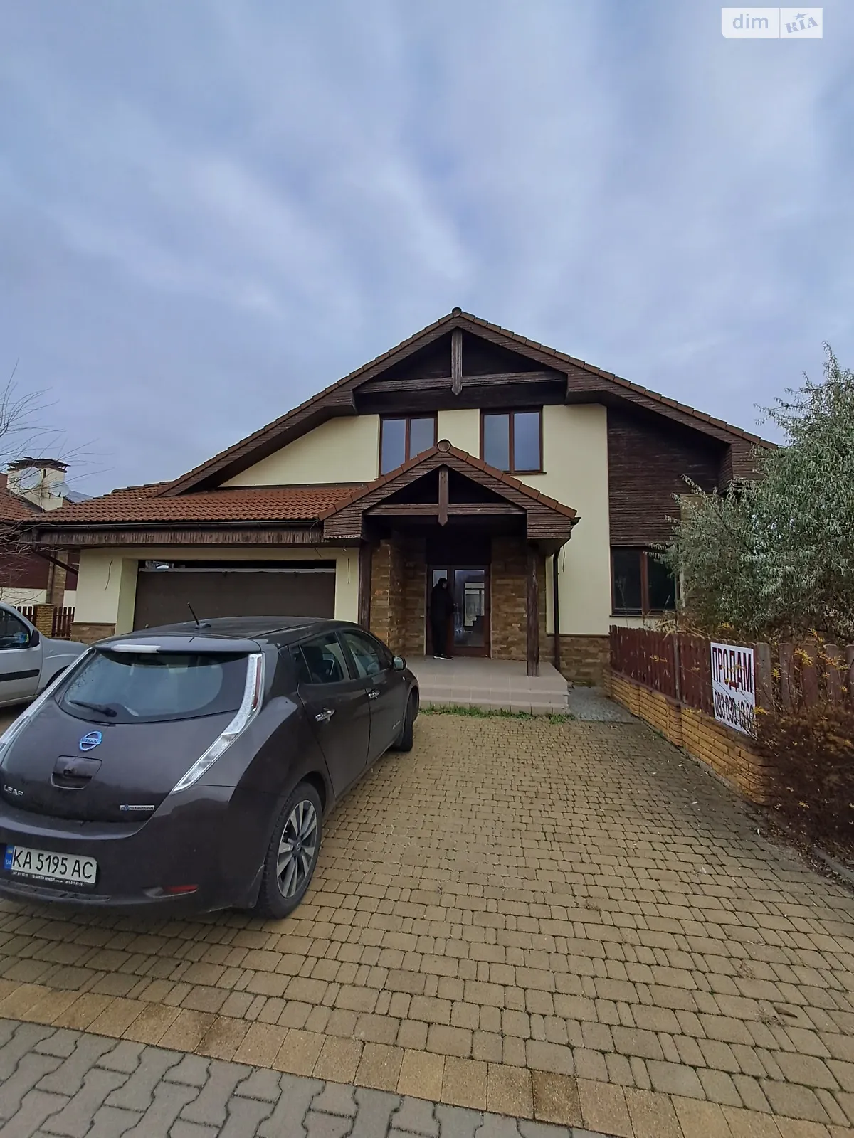 Продается дом на 2 этажа 312 кв. м с баней/сауной, цена: 125000 $ - фото 1