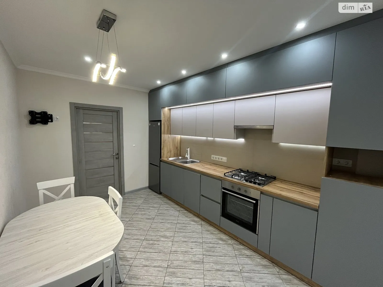 Продается 2-комнатная квартира 80 кв. м в Хмельницком, ул. Кармелюка, 3/3 - фото 1