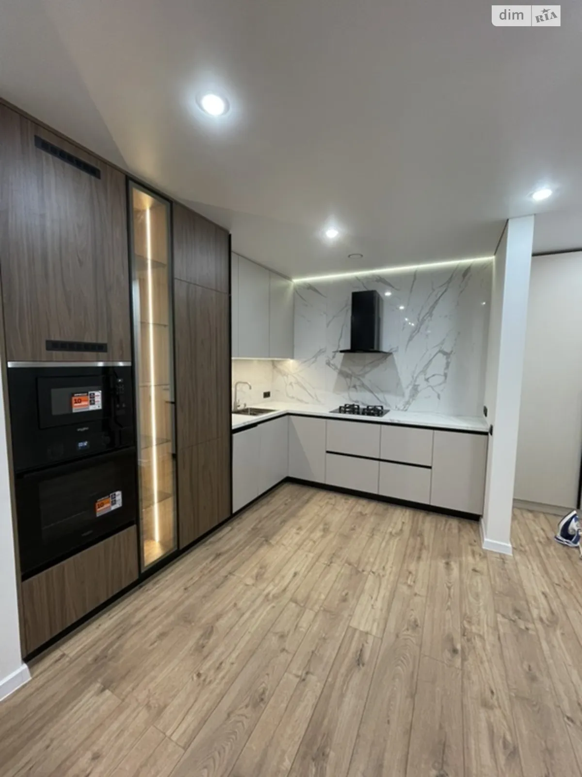 Продается 1-комнатная квартира 46.5 кв. м в Ужгороде, ул. Капушанская(Победы) - фото 1