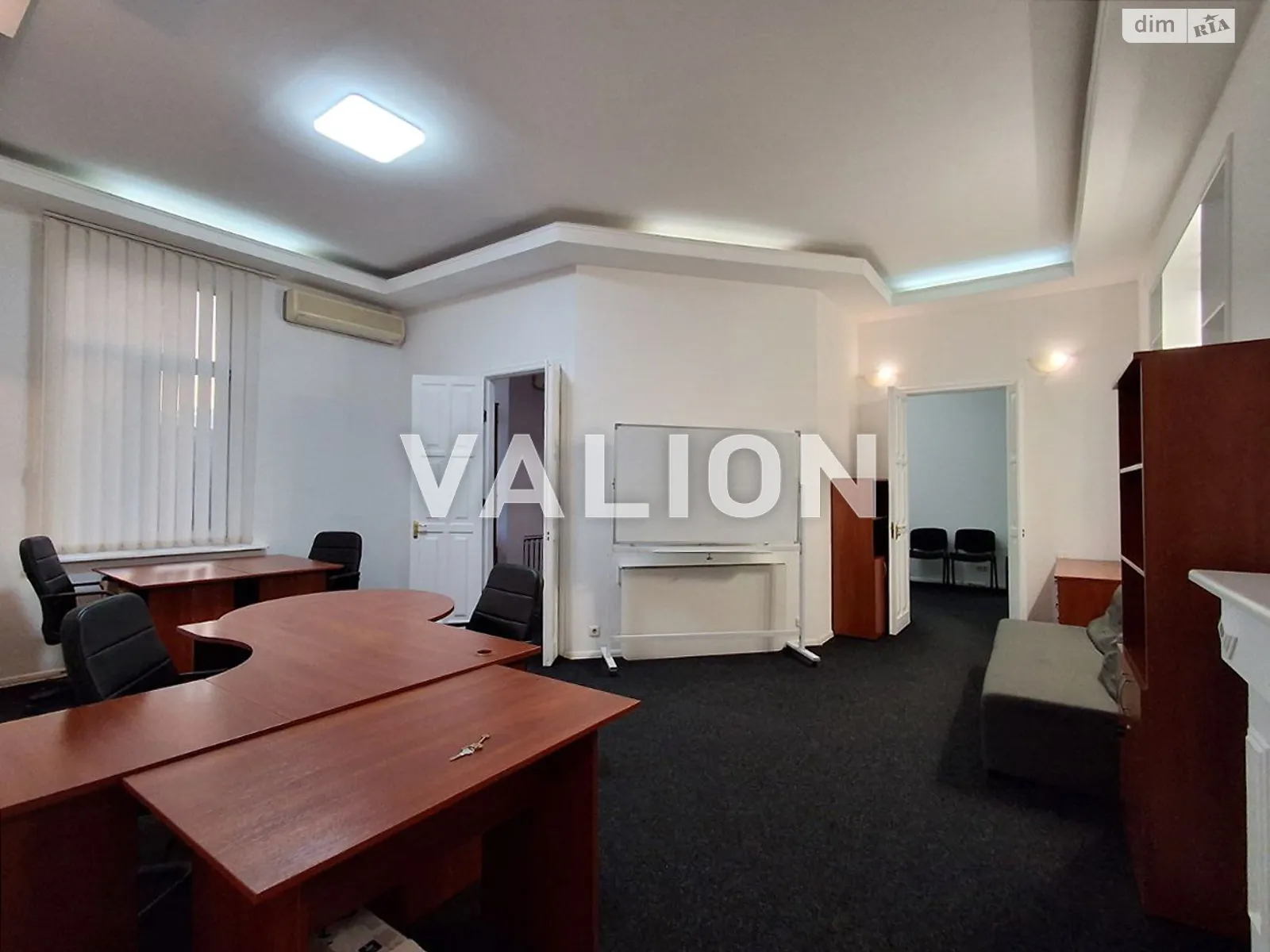 Сдается в аренду офис 80 кв. м в бизнес-центре, цена: 600 $ - фото 1