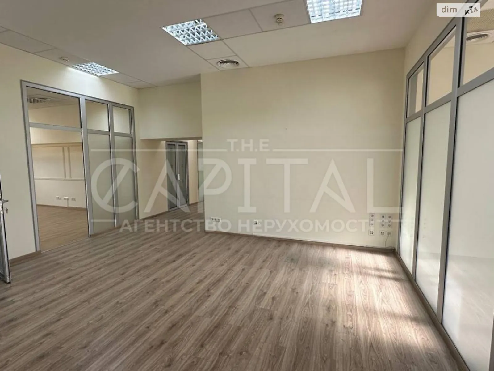 Сдается в аренду офис 550 кв. м в бизнес-центре, цена: 10450 $ - фото 1