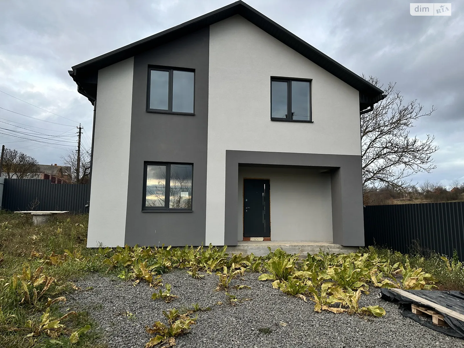 Продается дом на 2 этажа 103 кв. м с садом, цена: 85000 $ - фото 1