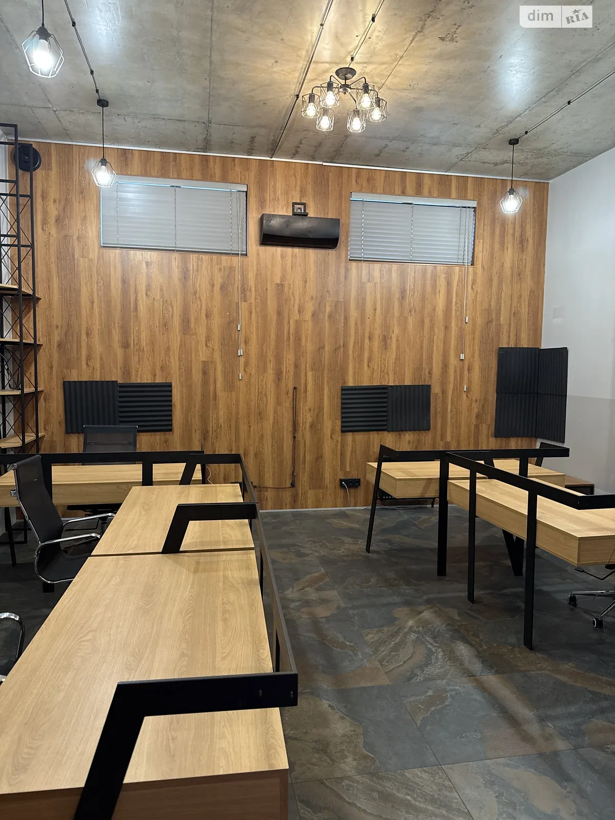 Сдается в аренду офис 267 кв. м в бизнес-центре, цена: 2000 $ - фото 1