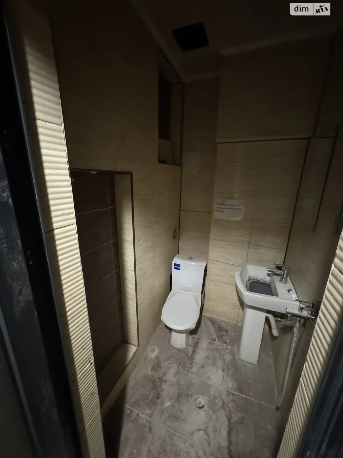 Сдается в аренду офис 90 кв. м в бизнес-центре, цена: 800 $ - фото 1