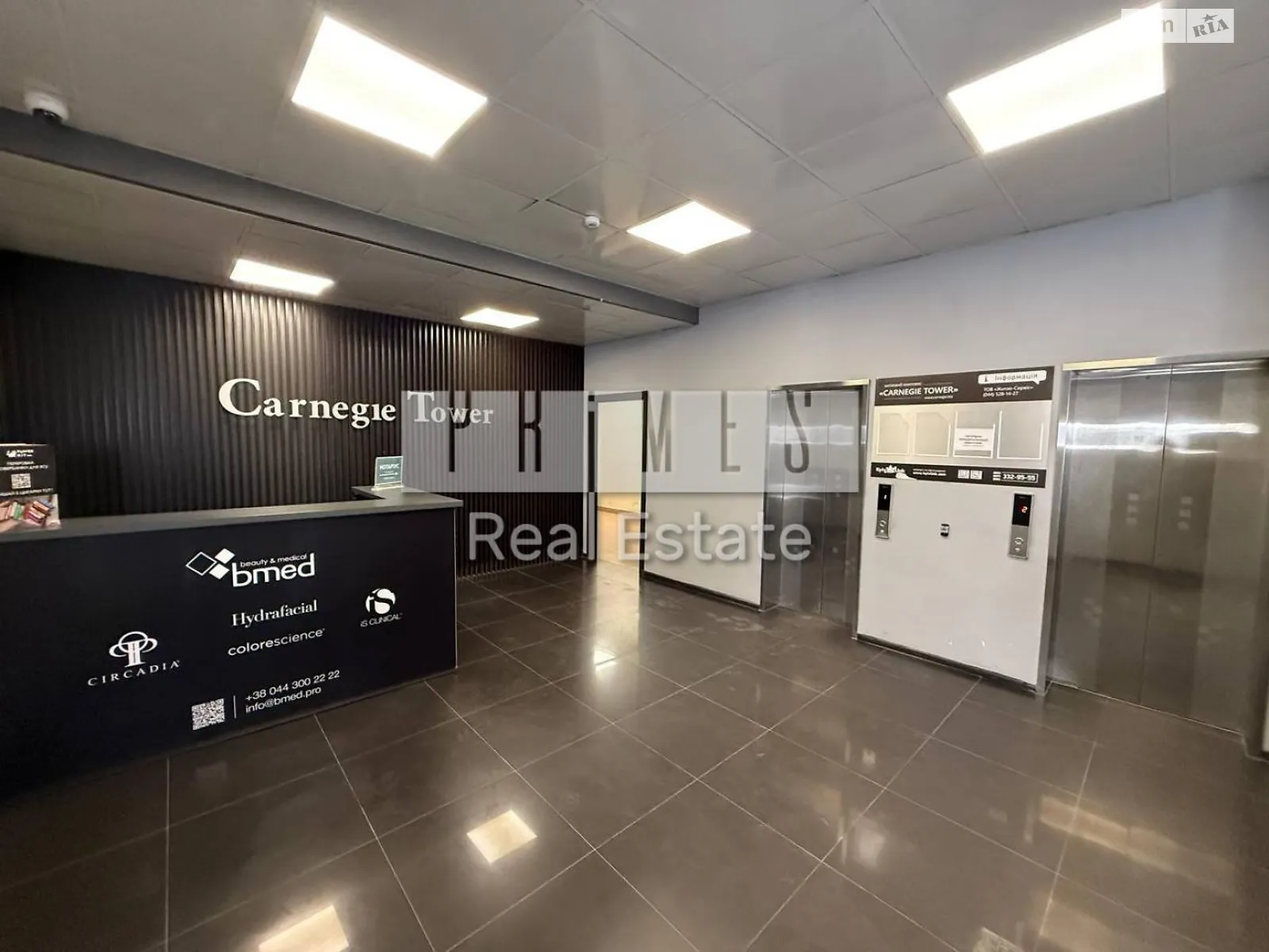 Продается офис 41 кв. м в бизнес-центре, цена: 105000 $ - фото 1