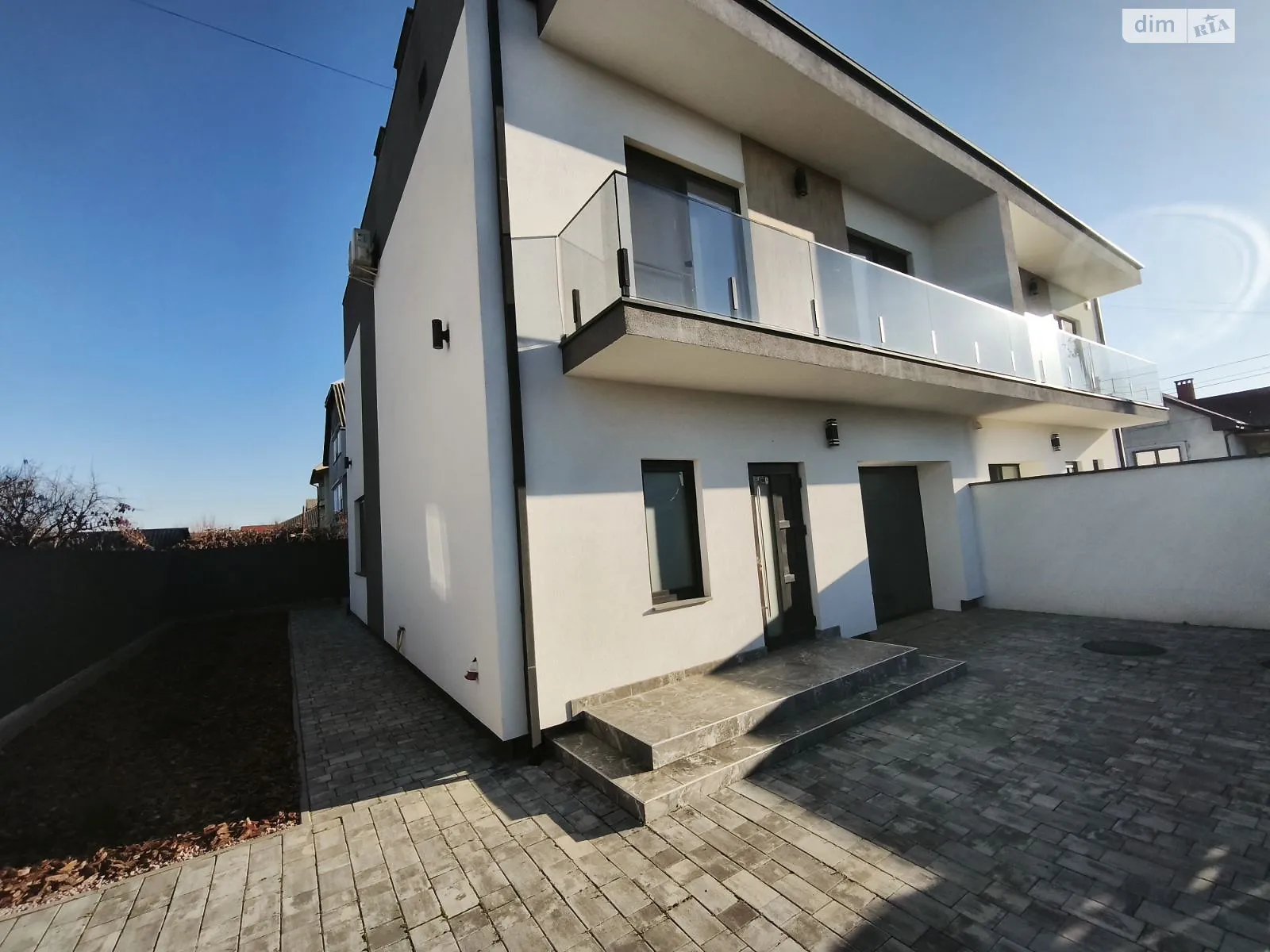 Сдается в аренду дом на 2 этажа 130 кв. м с гаражом, цена: 1300 $ - фото 1