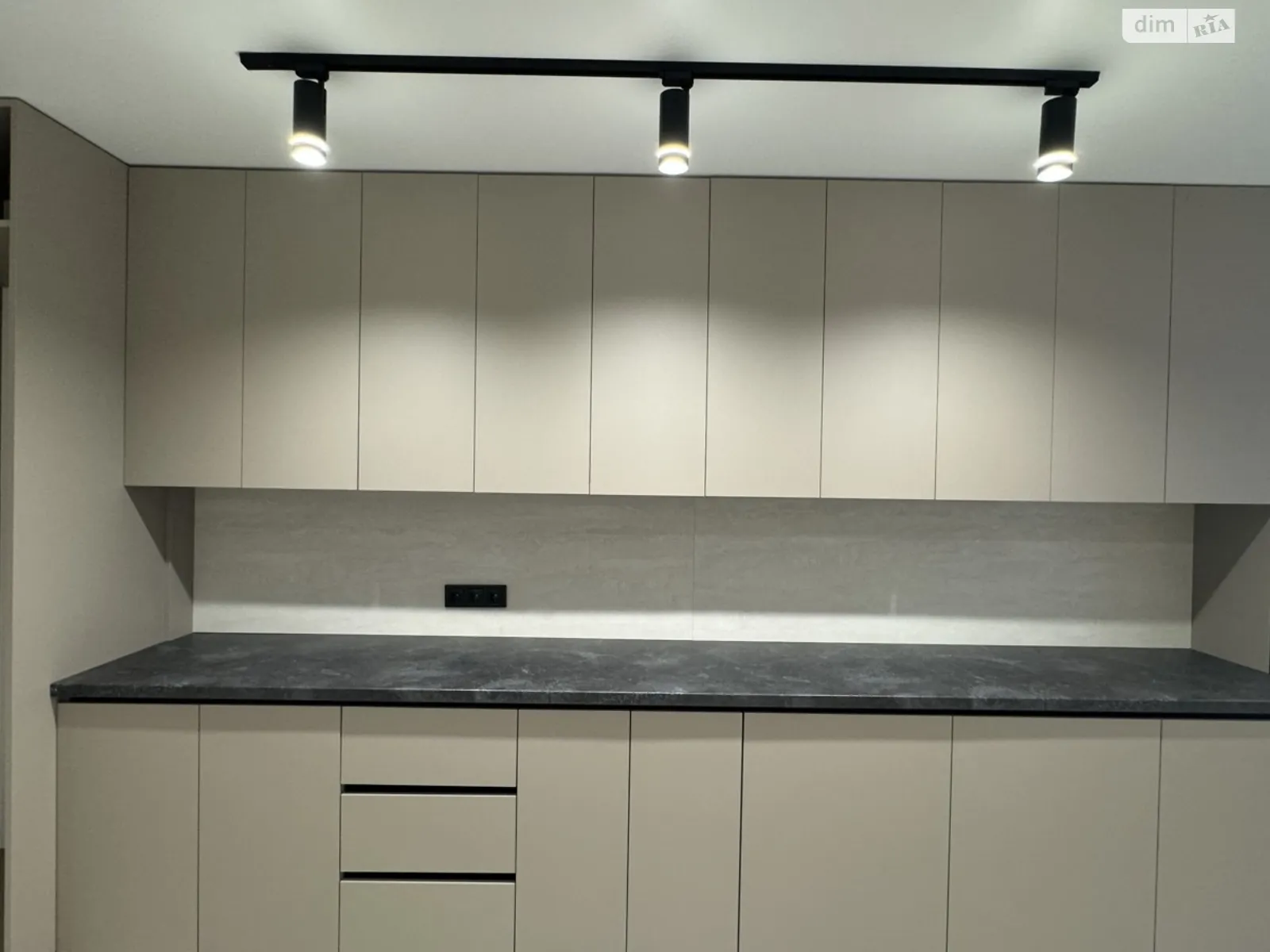 Продается 1-комнатная квартира 42 кв. м в Виннице, ул. Константина Василенко, 14В - фото 1