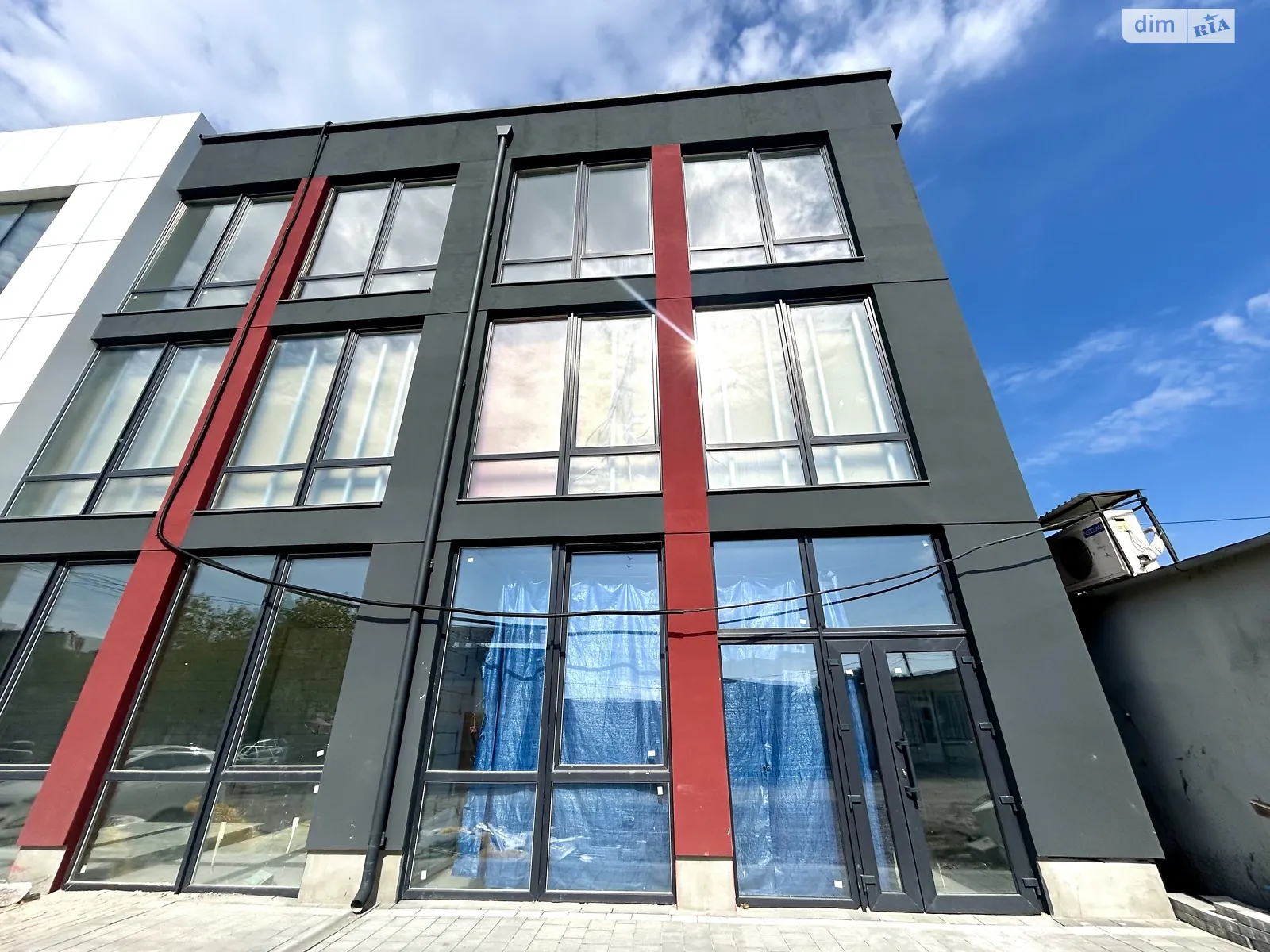 Сдается в аренду помещения свободного назначения 38 кв. м в 3-этажном здании, цена: 32500 грн - фото 1