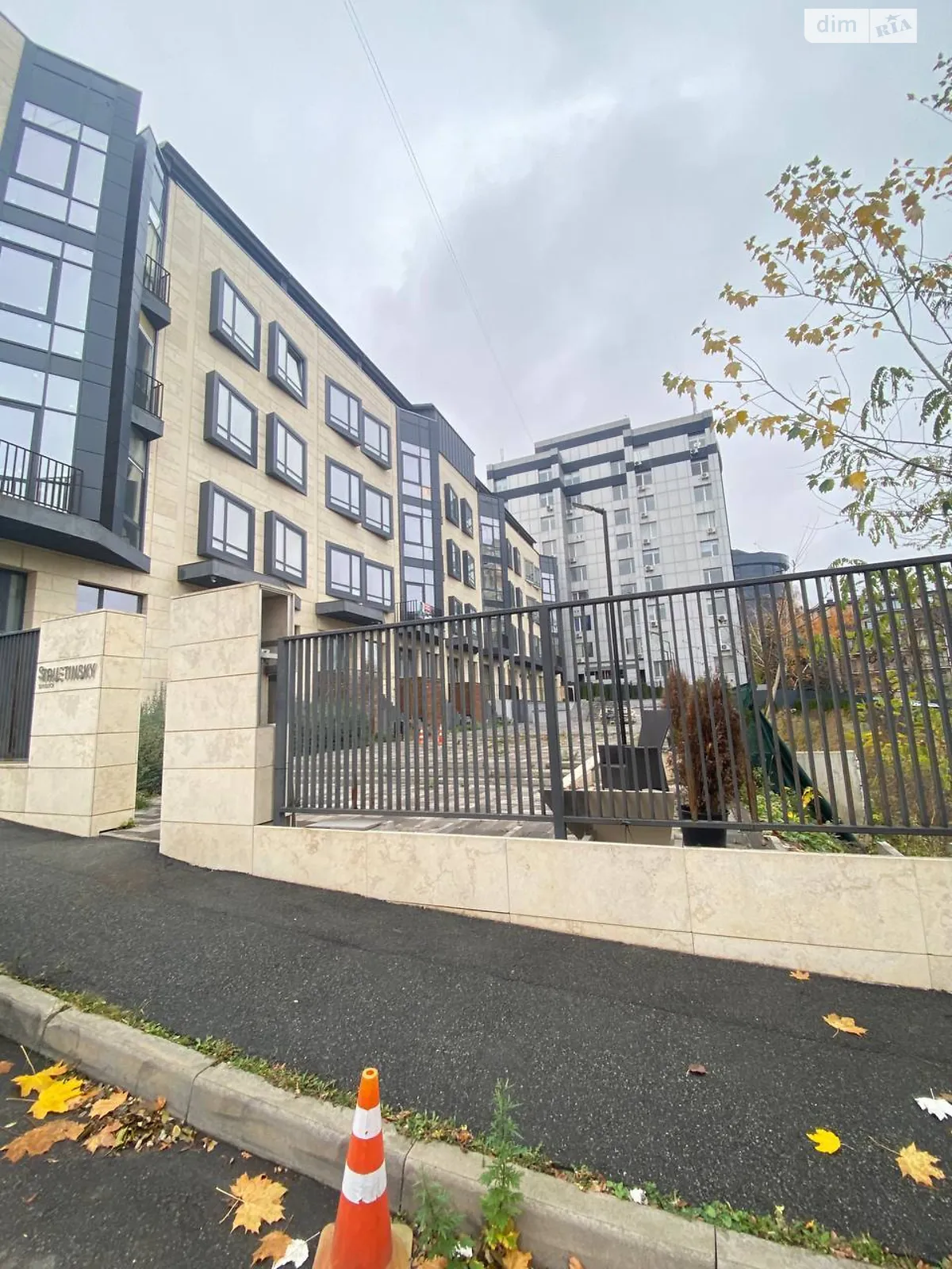 Продается офис 750 кв. м в бизнес-центре, цена: 2500000 $ - фото 1