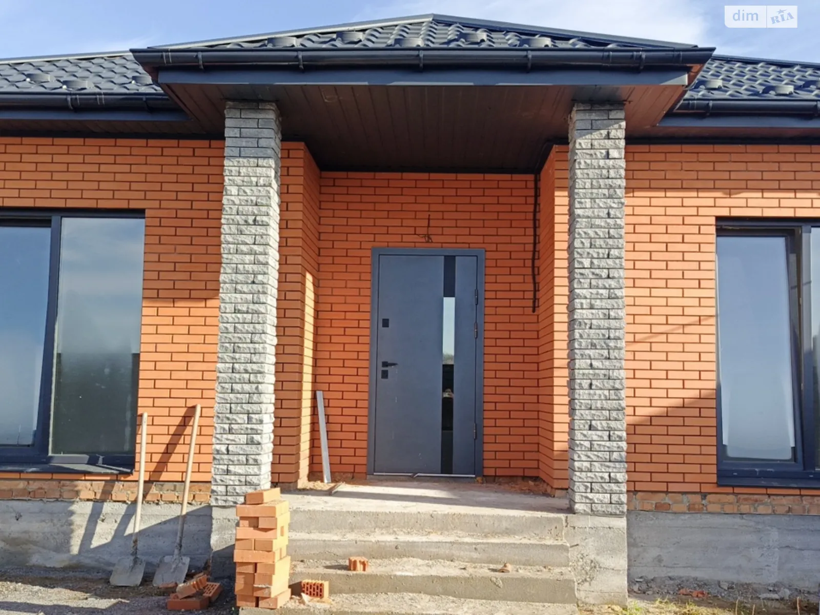 Продается одноэтажный дом 98 кв. м с бассейном, цена: 92000 $ - фото 1