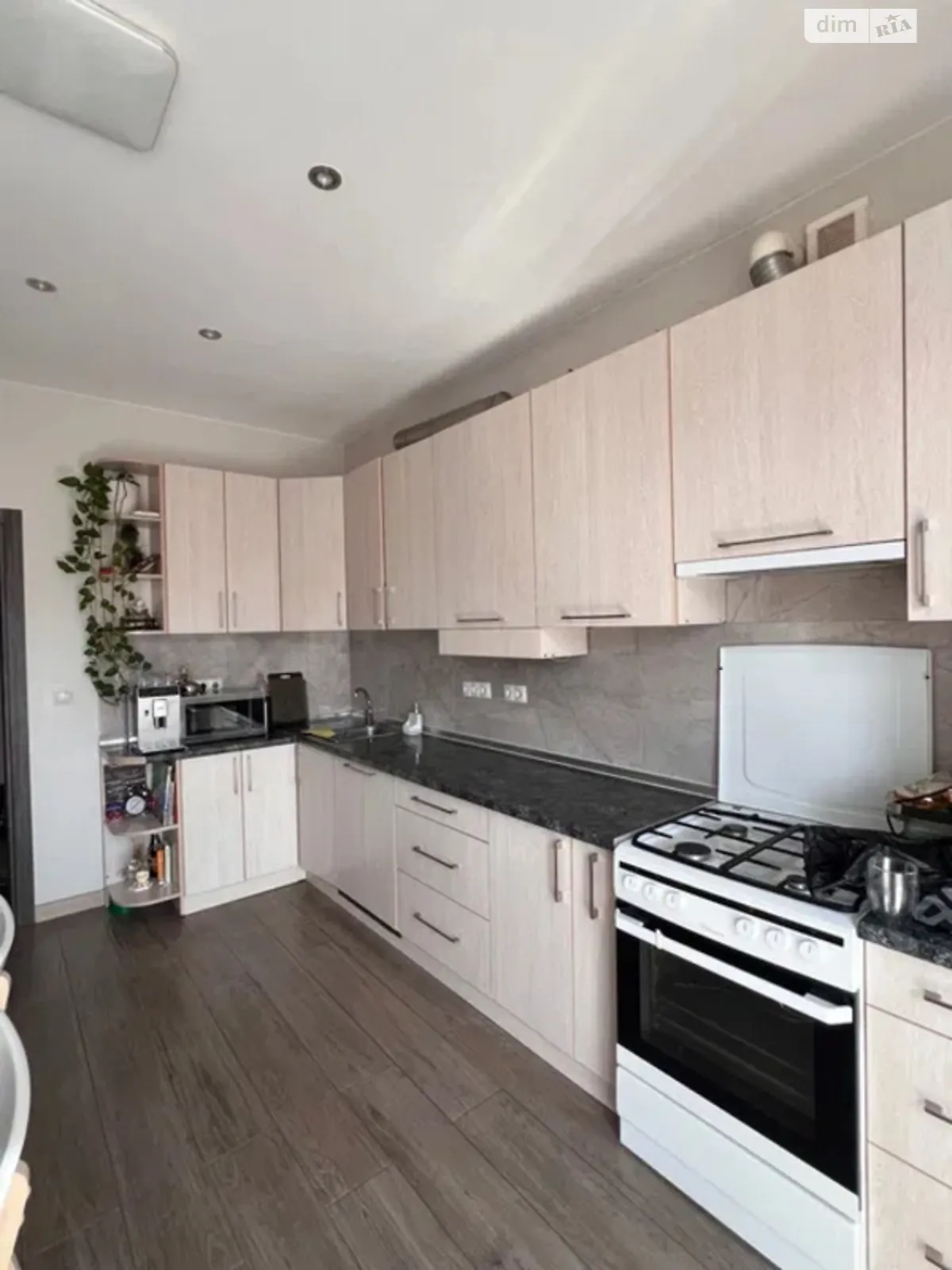 Продается 2-комнатная квартира 73 кв. м в Ужгороде, ул. Тлехаса - фото 1