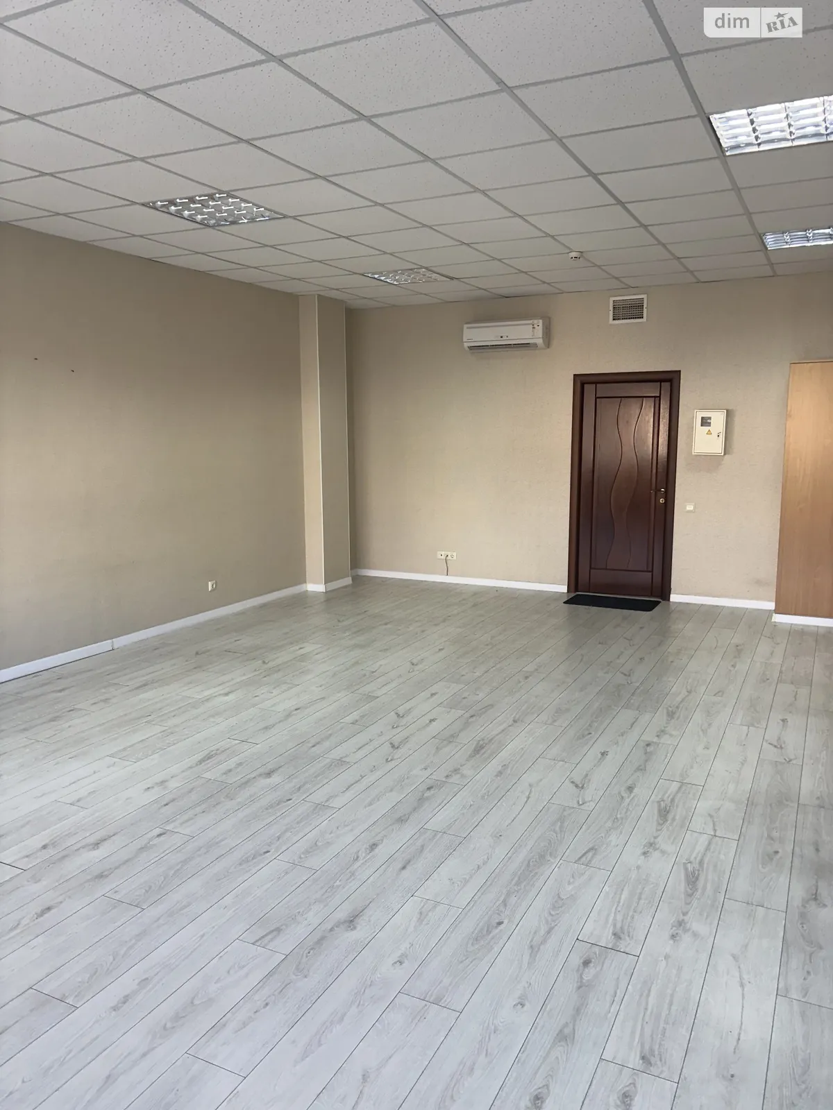 Сдается в аренду офис 52 кв. м в бизнес-центре, цена: 9100 грн - фото 1