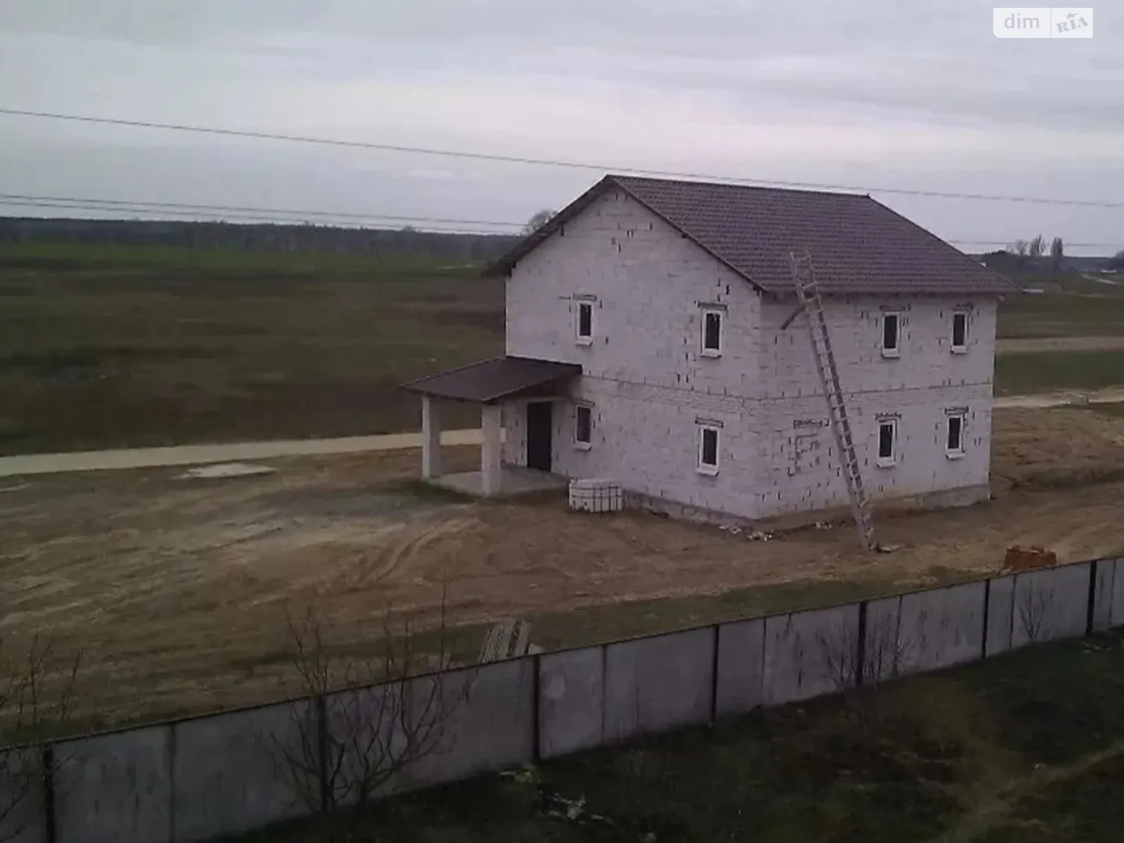 Продается дом на 2 этажа 220 кв. м с баней/сауной, цена: 47000 $ - фото 1