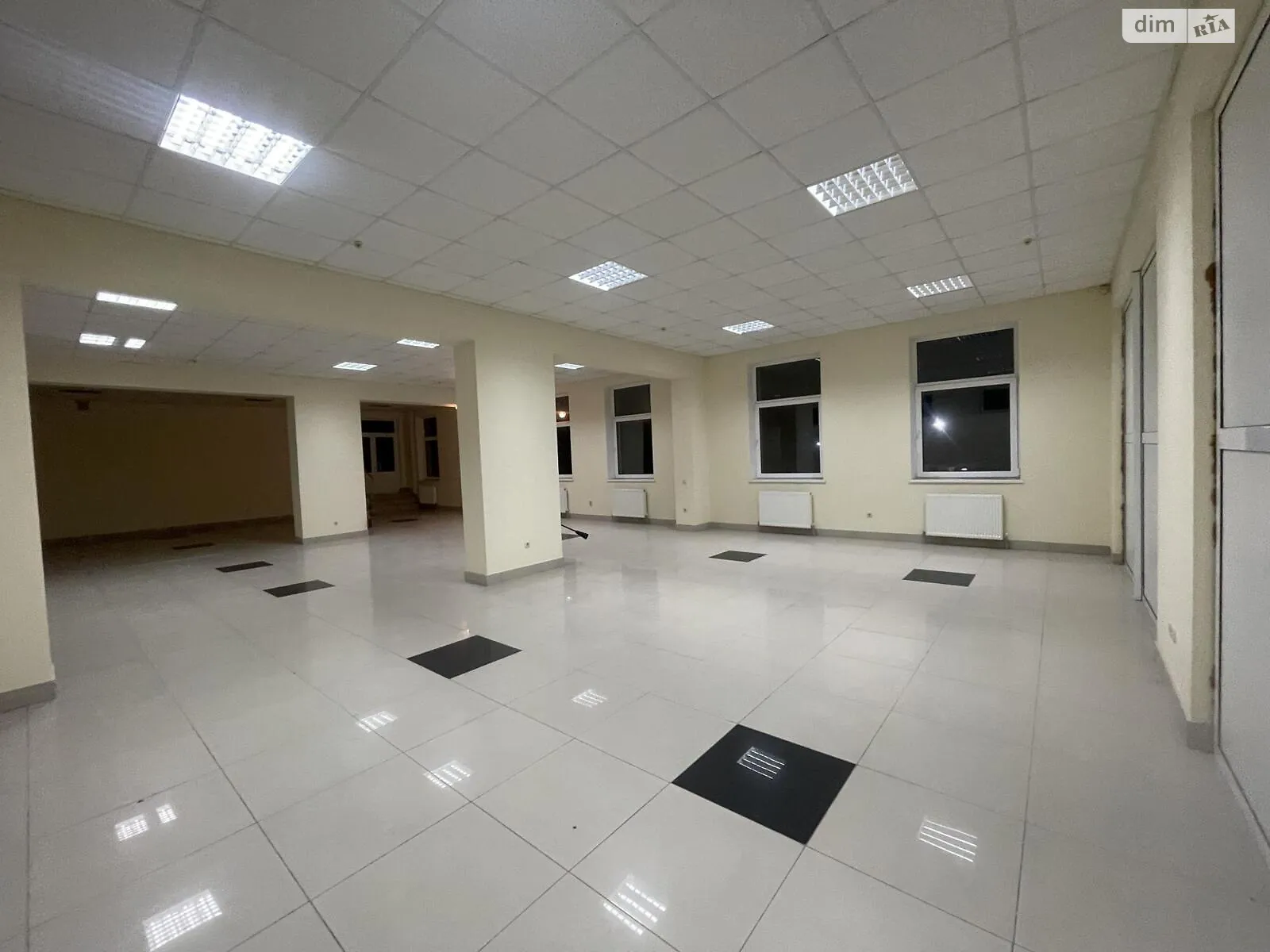 Сдается в аренду помещения свободного назначения 260 кв. м в 3-этажном здании, цена: 31200 грн - фото 1