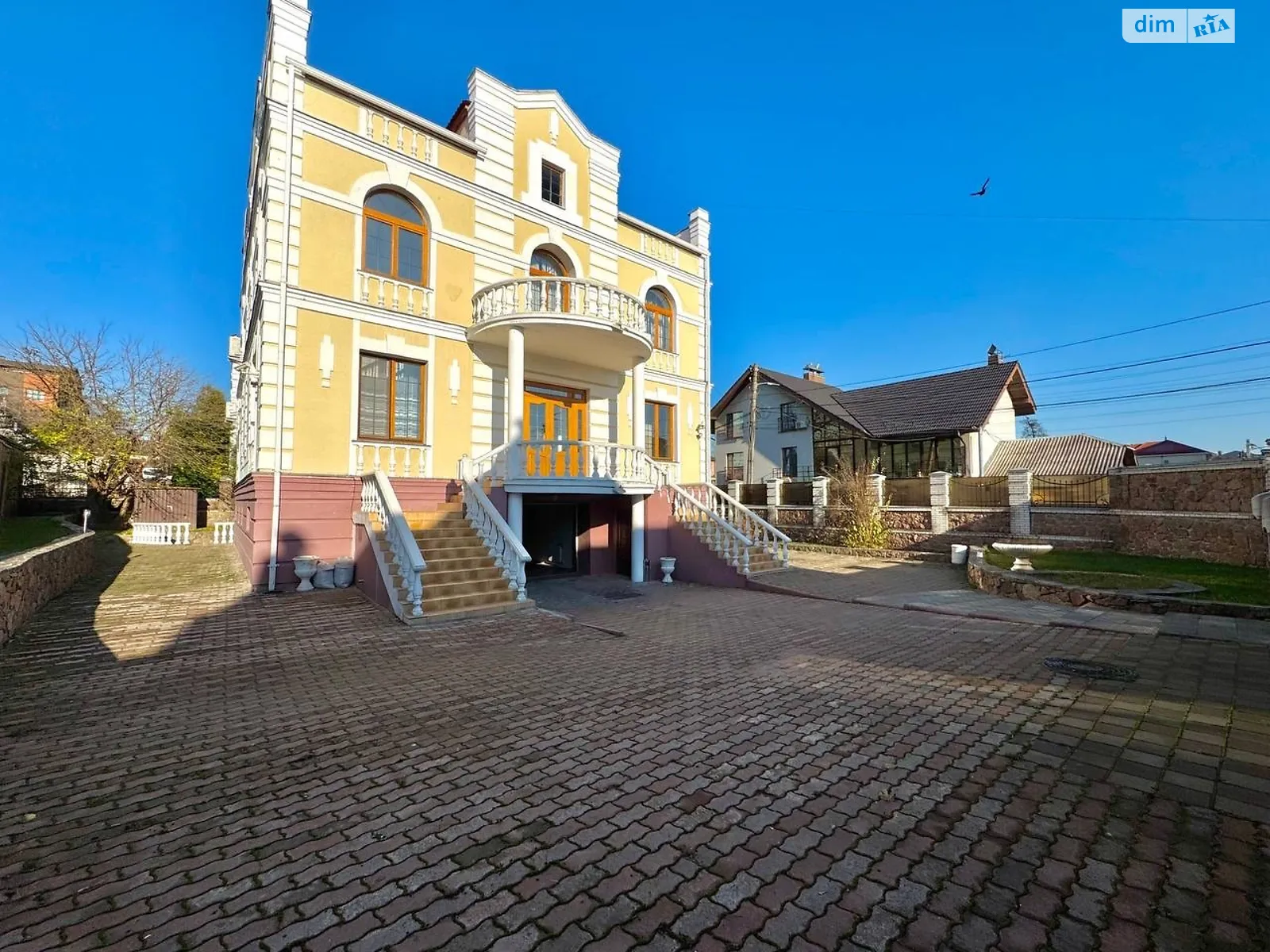 Сдается в аренду офис 411.9 кв. м в бизнес-центре, цена: 2600 $ - фото 1