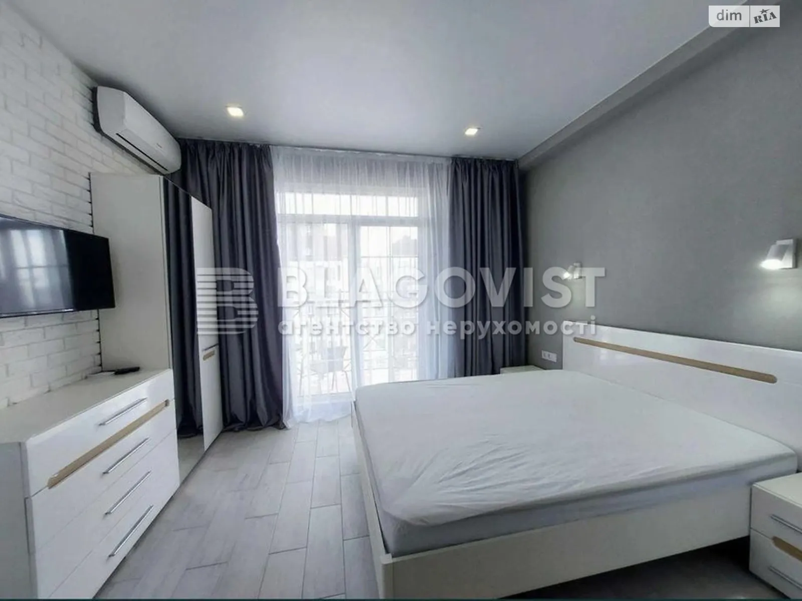 Продается 1-комнатная квартира 40 кв. м в Киеве, ул. Михаила Максимовича, 26Б - фото 1