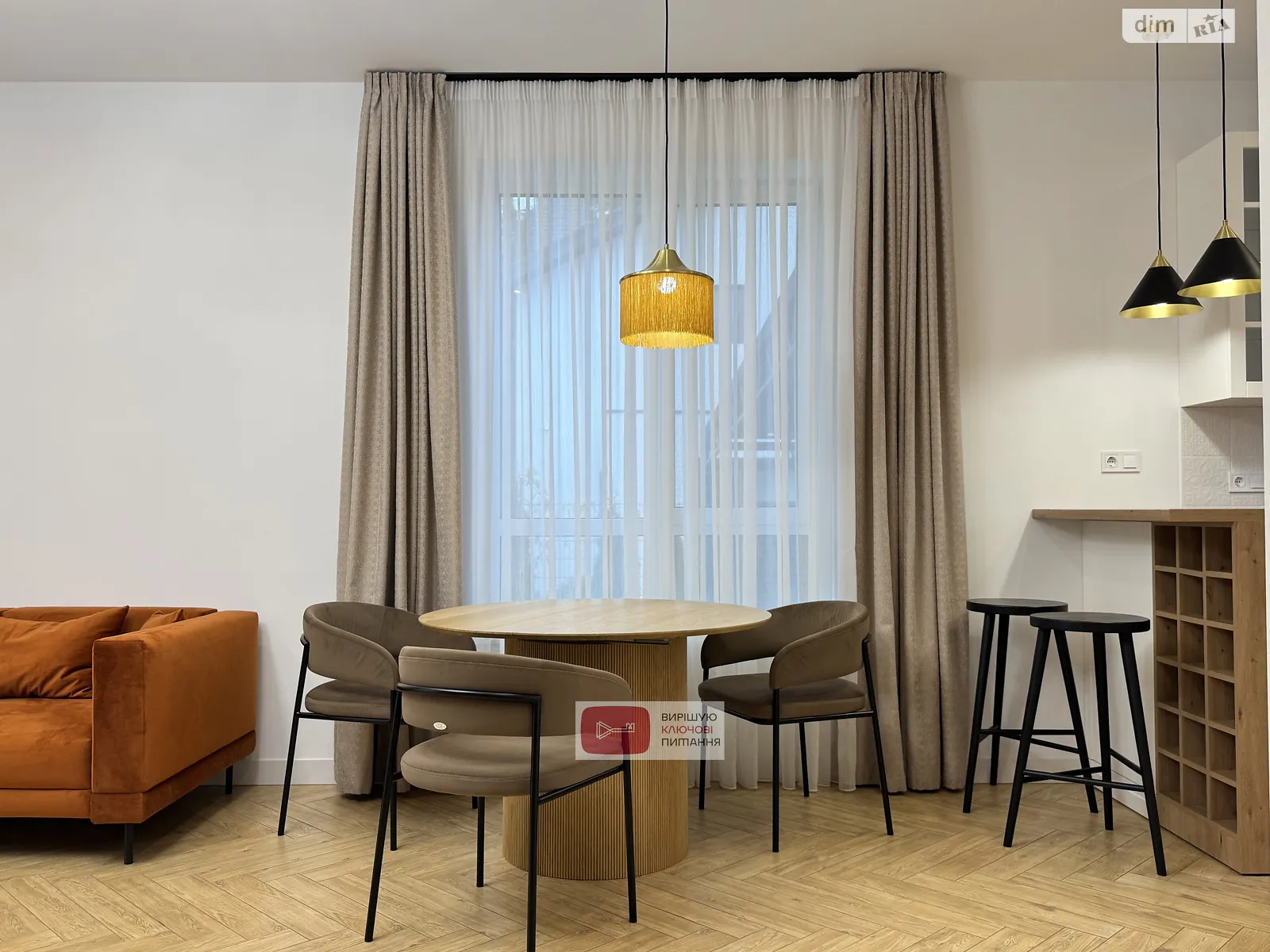 Сдается в аренду дом на 2 этажа 160 кв. м с участком, цена: 3500 $ - фото 1