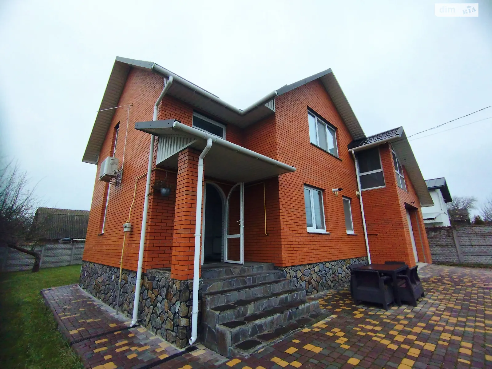 Продается дом на 2 этажа 180 кв. м с беседкой, цена: 185000 $ - фото 1