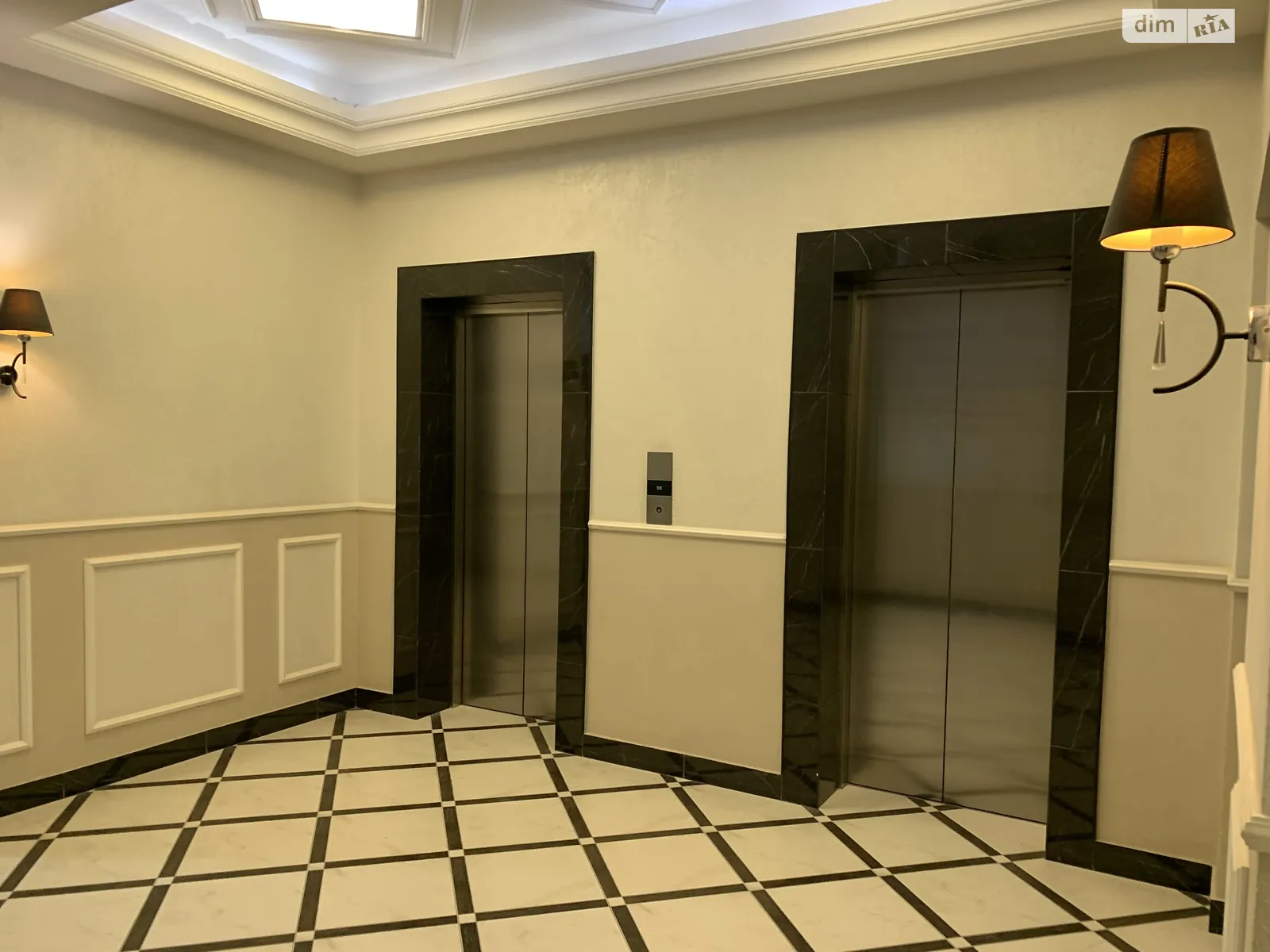 Продается 1-комнатная квартира 65.7 кв. м в Киеве, ул. Антоновича(Горького), 109 - фото 1