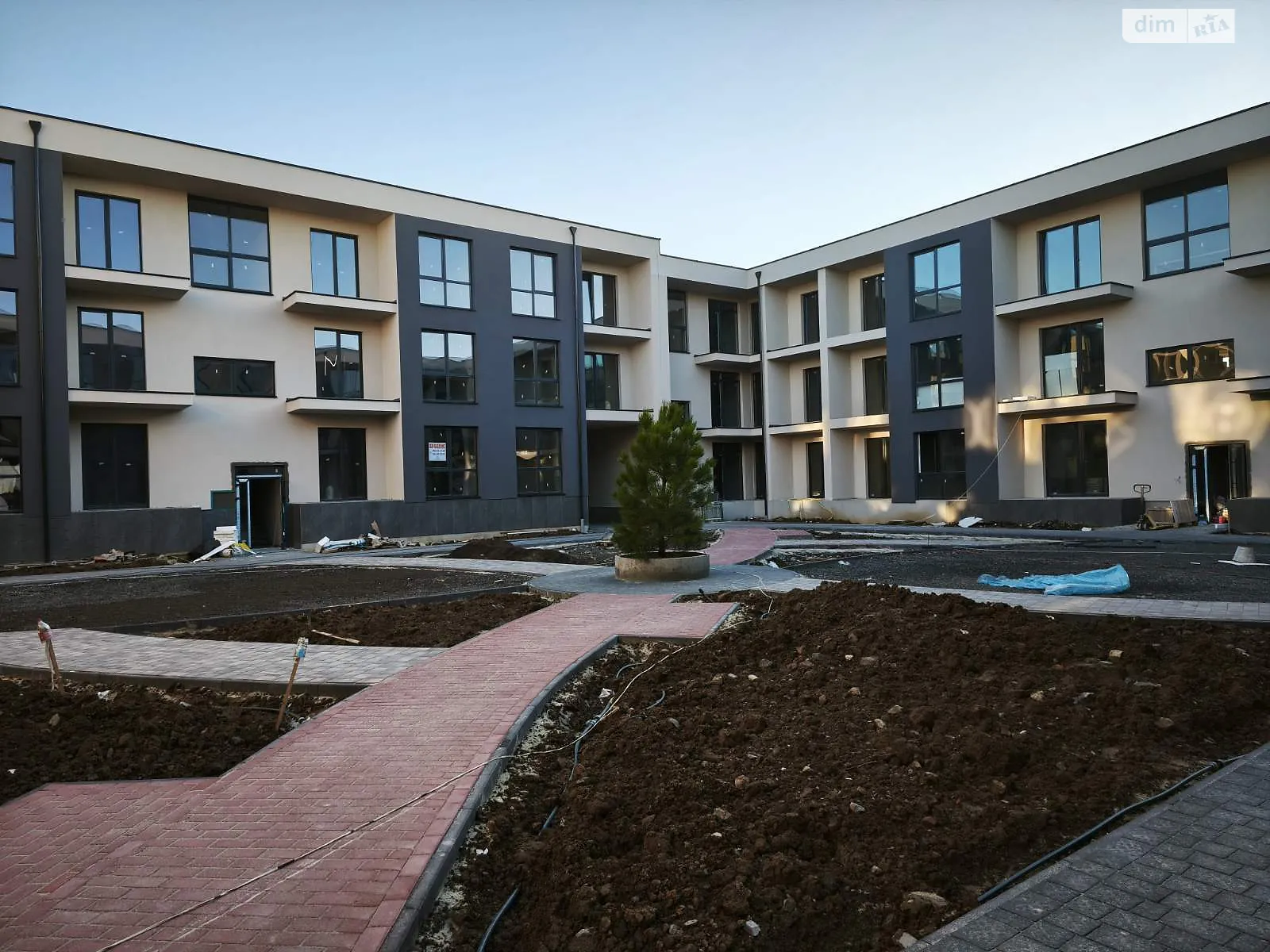 Продается 2-комнатная квартира 56 кв. м в Сторожнице, ул. Волошковая - фото 1