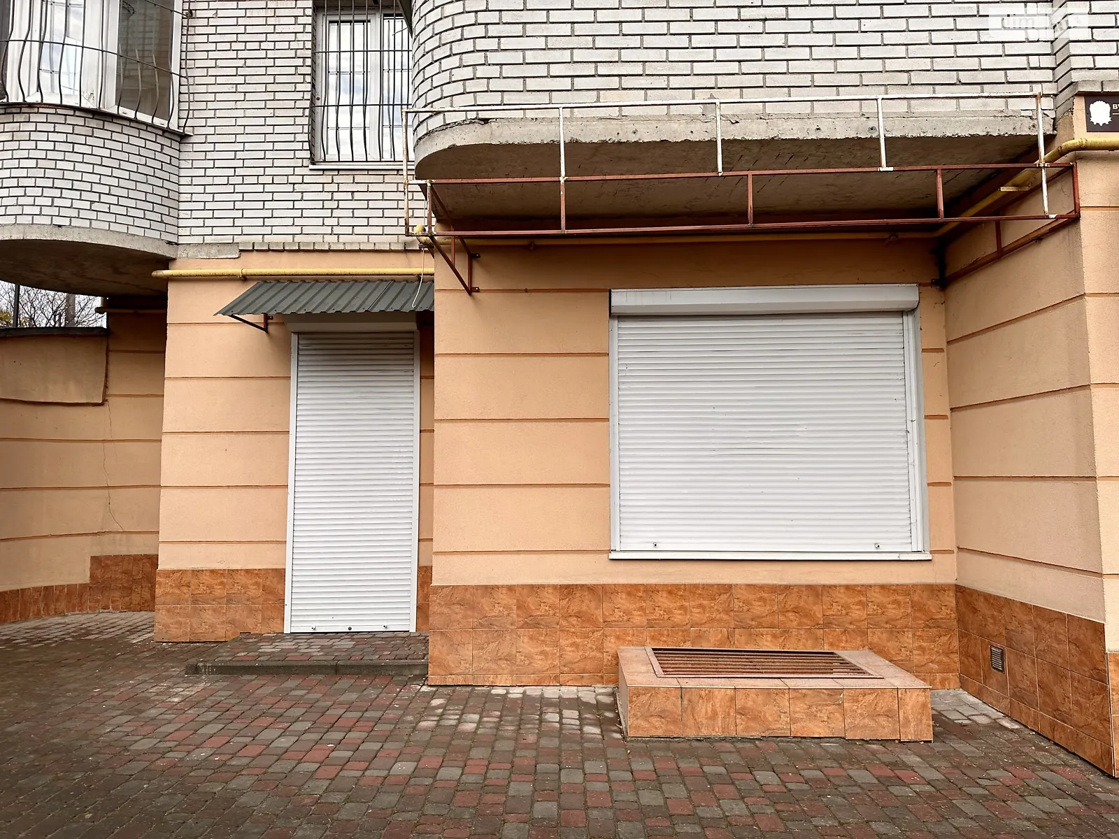 Сдается в аренду офис 70 кв. м в бизнес-центре, цена: 20000 грн - фото 1