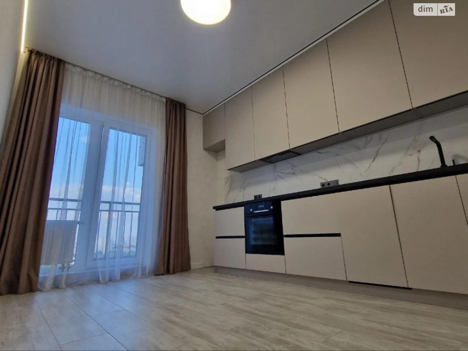 Продается 1-комнатная квартира 43 кв. м в Одессе, ул. Краснова, 1В - фото 1