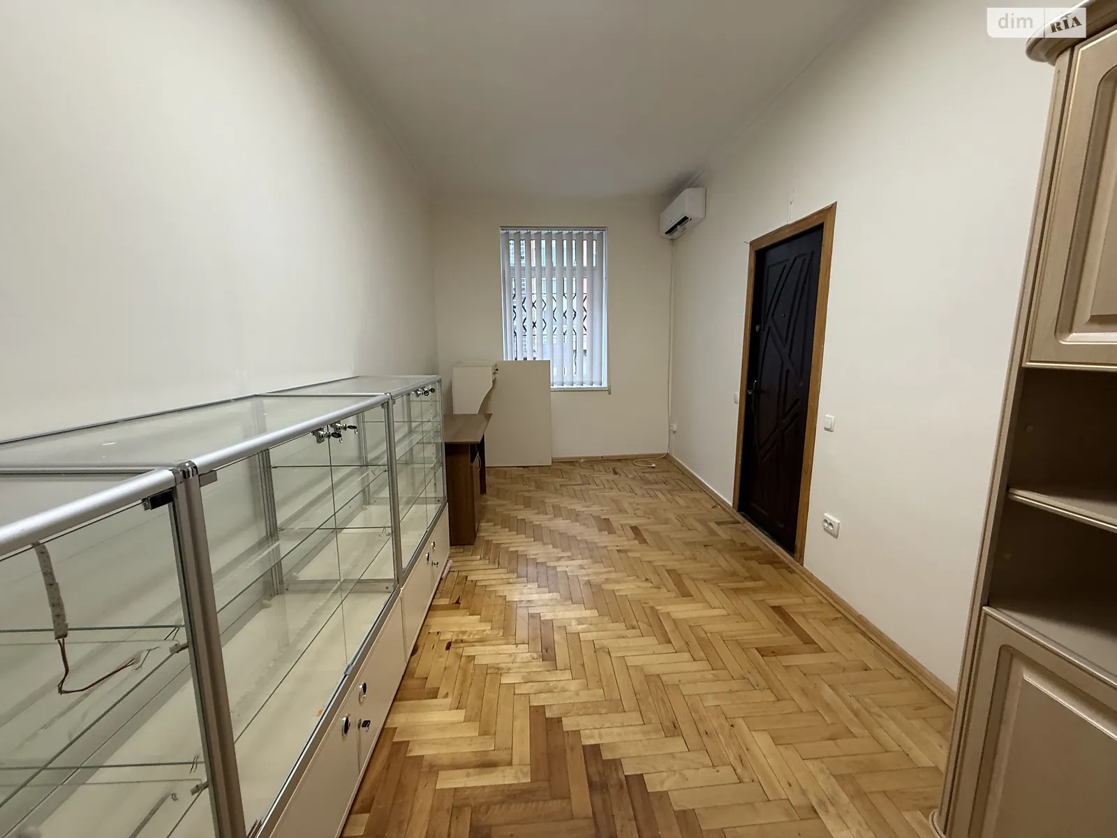 Сдается в аренду офис 16 кв. м в бизнес-центре, цена: 240 $ - фото 1