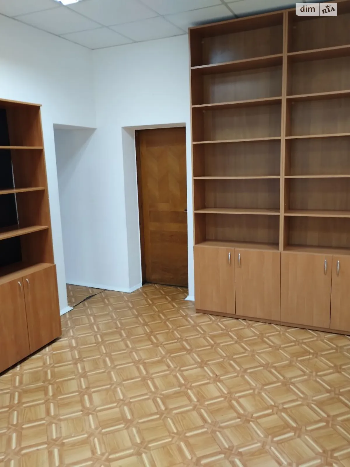 Сдается в аренду офис 33.9 кв. м в бизнес-центре, цена: 16600 грн - фото 1