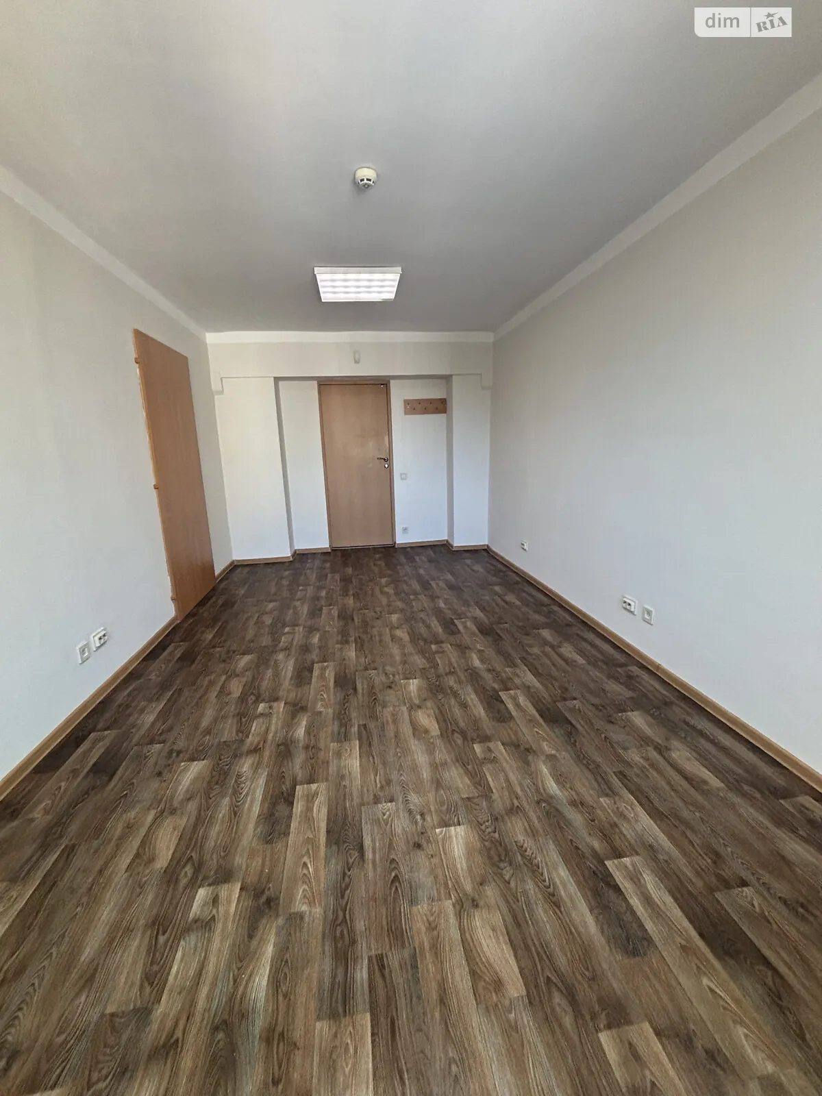 Сдается в аренду офис 18 кв. м в бизнес-центре, цена: 5000 грн - фото 1