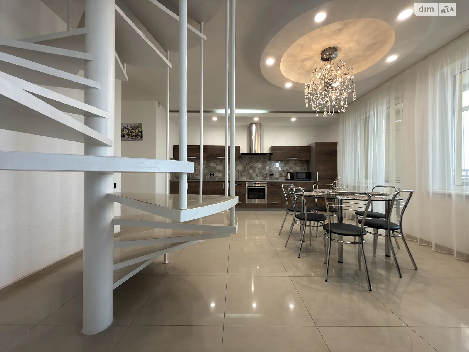 Сдается в аренду 3-комнатная квартира 139.8 кв. м в Львове, ул. Панча Петра, 18Б - фото 1