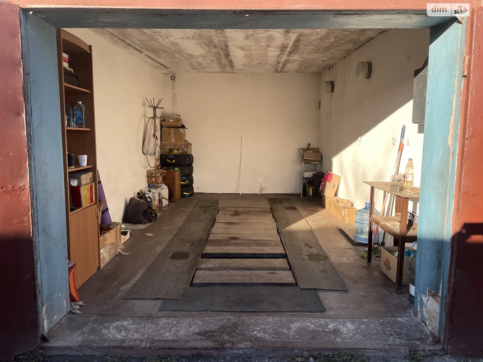 Продается место в гаражном кооперативе под легковое авто на 41.7 кв. м, цена: 20000 $ - фото 1