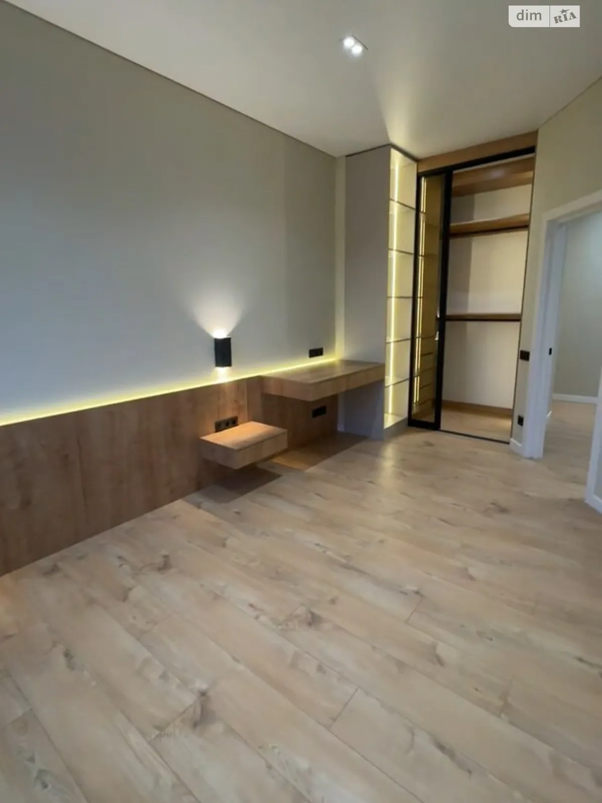 Продается дом на 2 этажа 124 кв. м с бассейном, цена: 140000 $ - фото 1