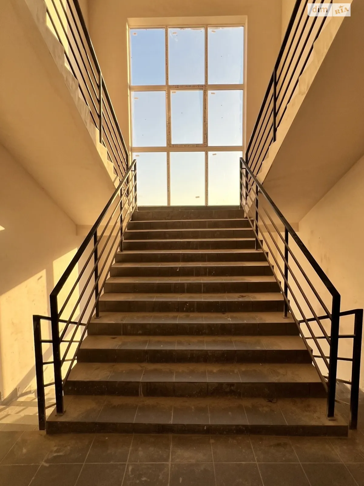 Продається приміщення вільного призначення 140.3 кв. м в 4-поверховій будівлі, цена: 25000 $ - фото 1