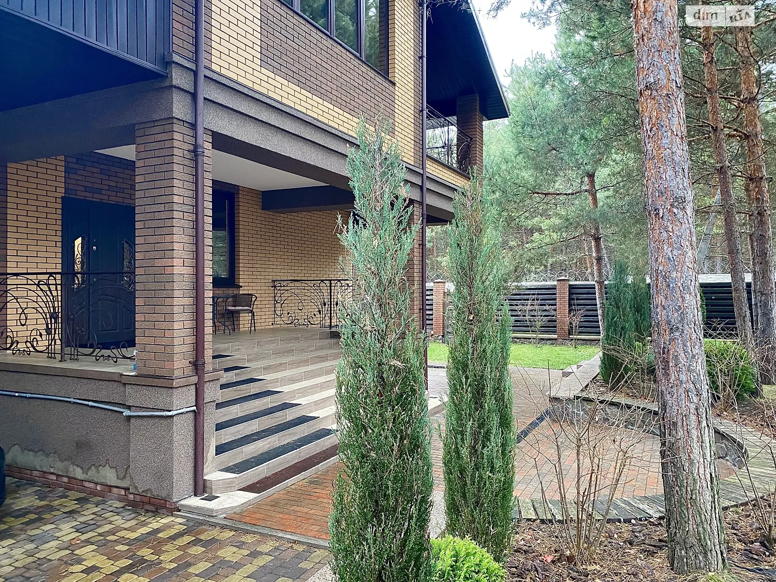 Продается дом на 3 этажа 476 кв. м с мансардой, цена: 920000 $ - фото 1