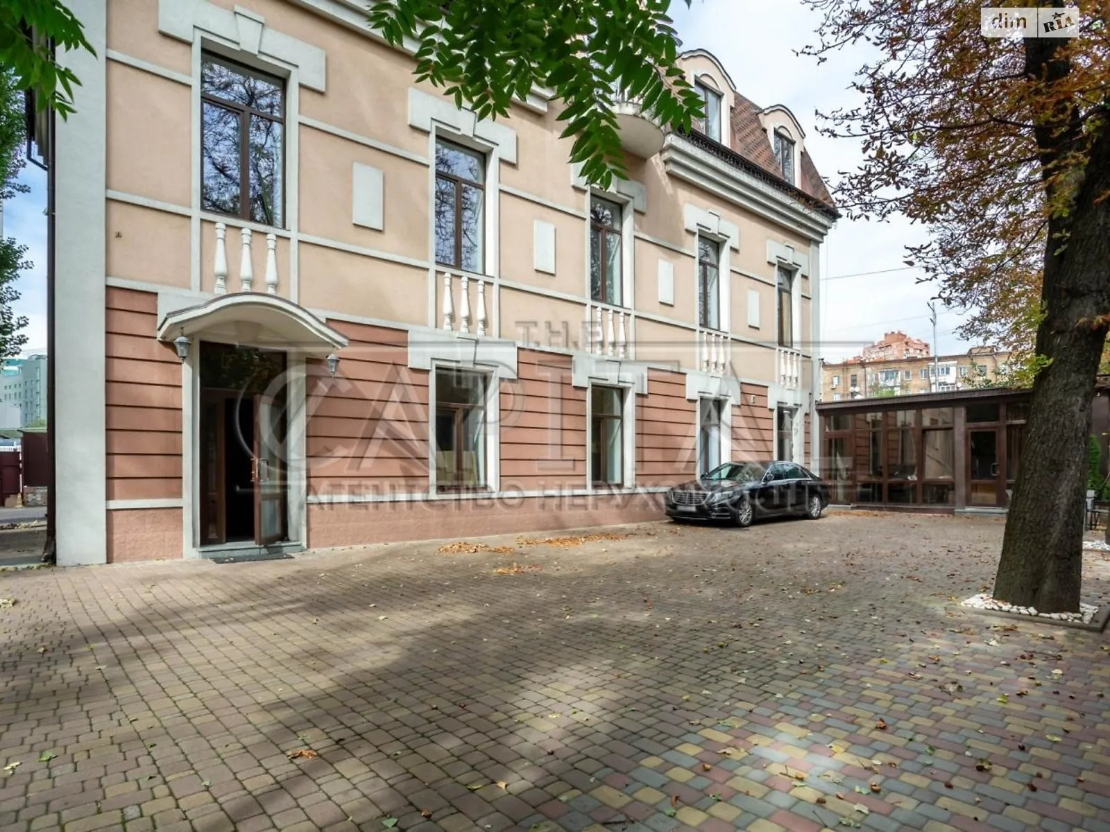 Продается офис 400 кв. м в бизнес-центре, цена: 1000000 $ - фото 1